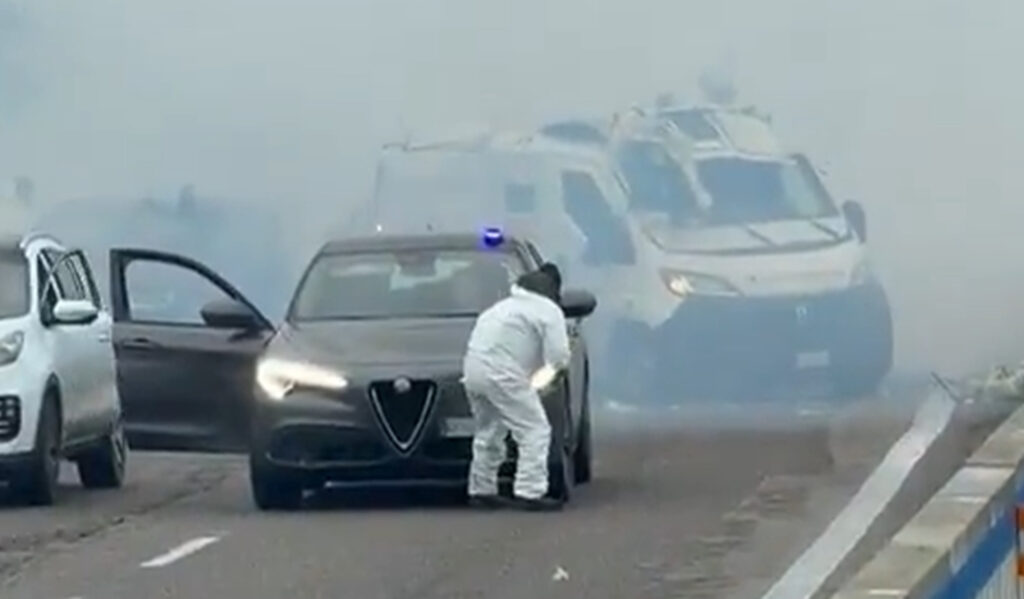 Fake Squad Car Blocks Traffic And Blows Up Armored Van In Broad Daylight