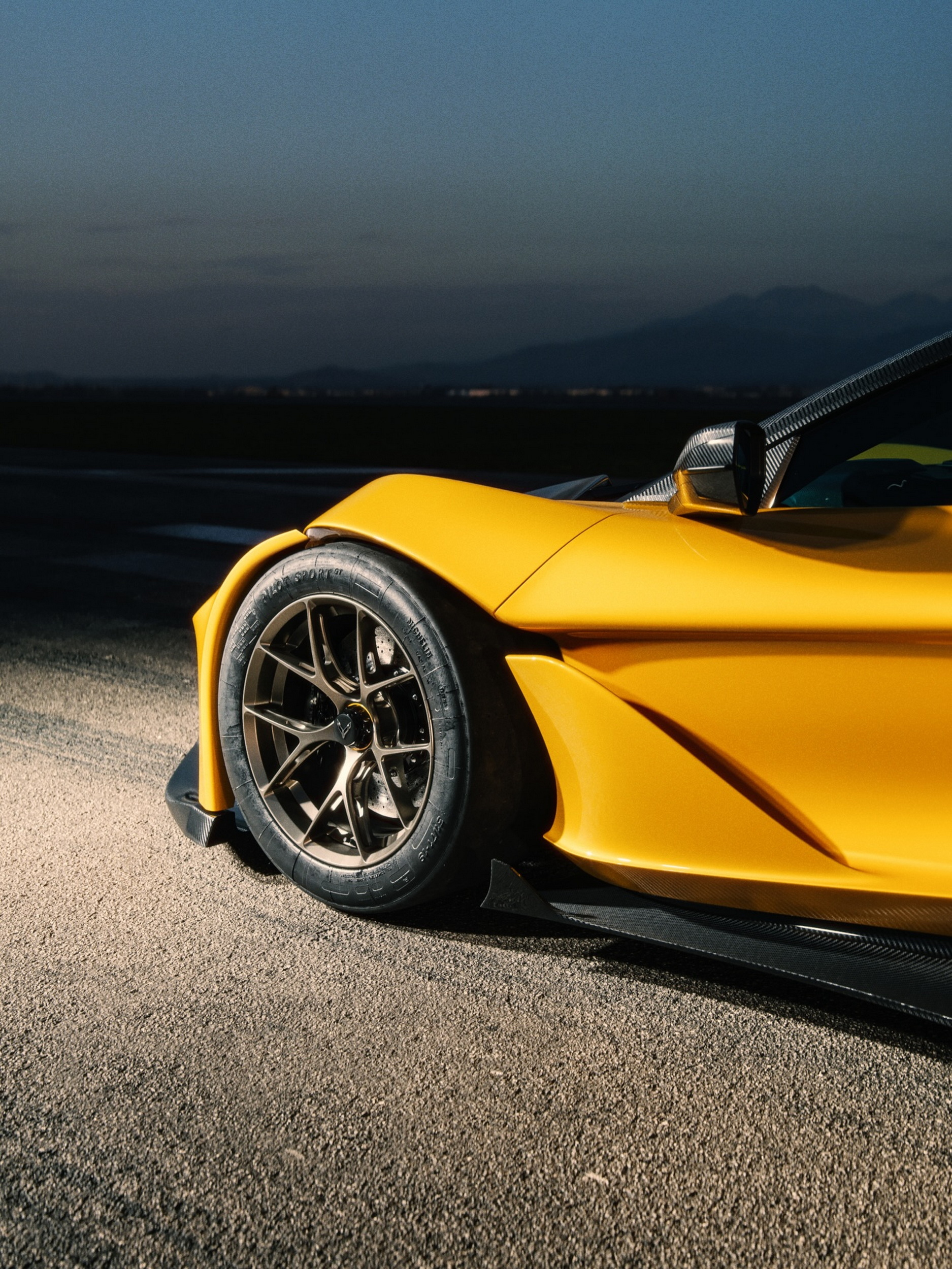 Corvette C8 починався як суперкар, цей C8-X підштовхує його до гіперкарів