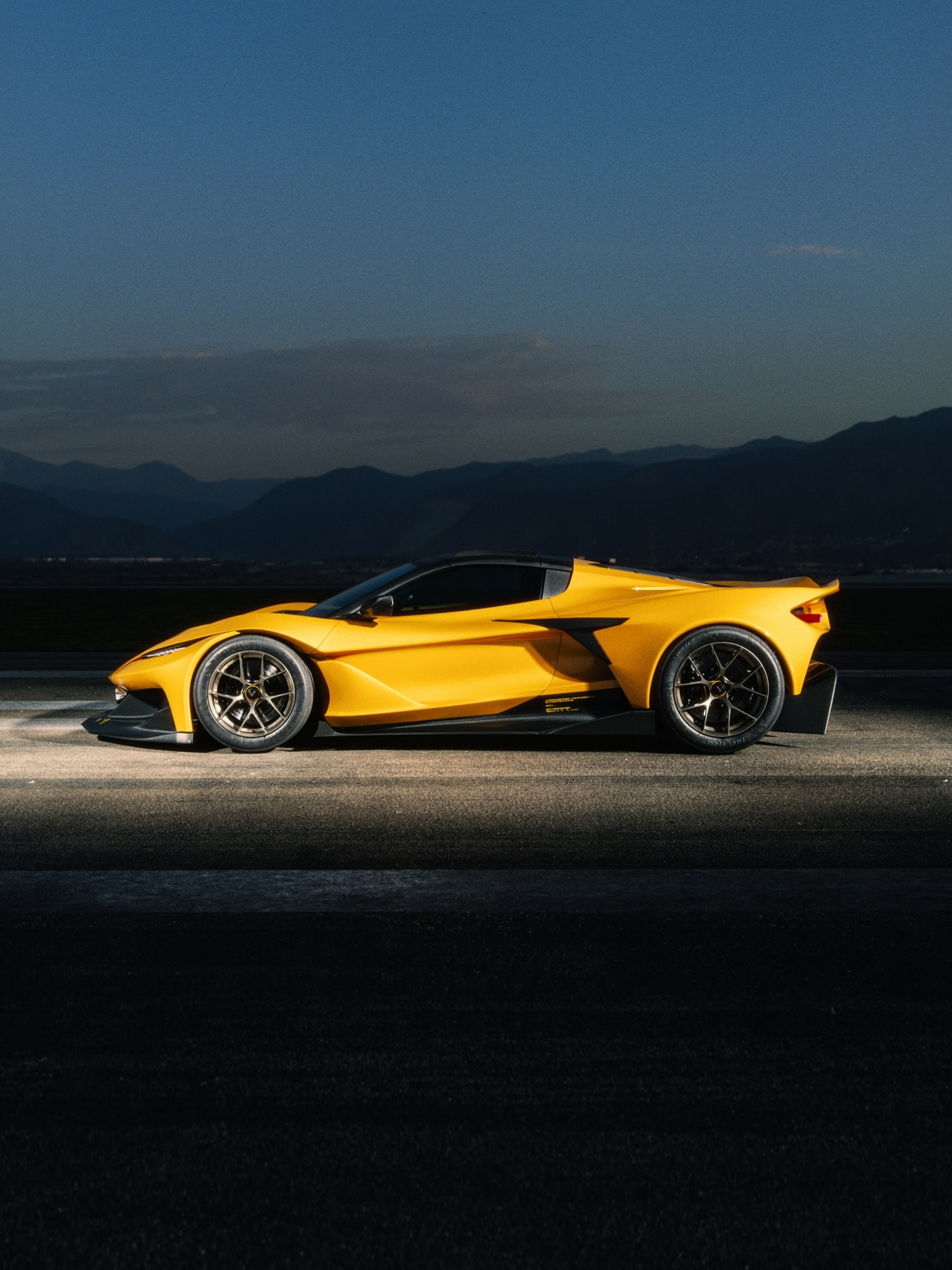 Corvette C8 починався як суперкар, цей C8-X підштовхує його до гіперкарів