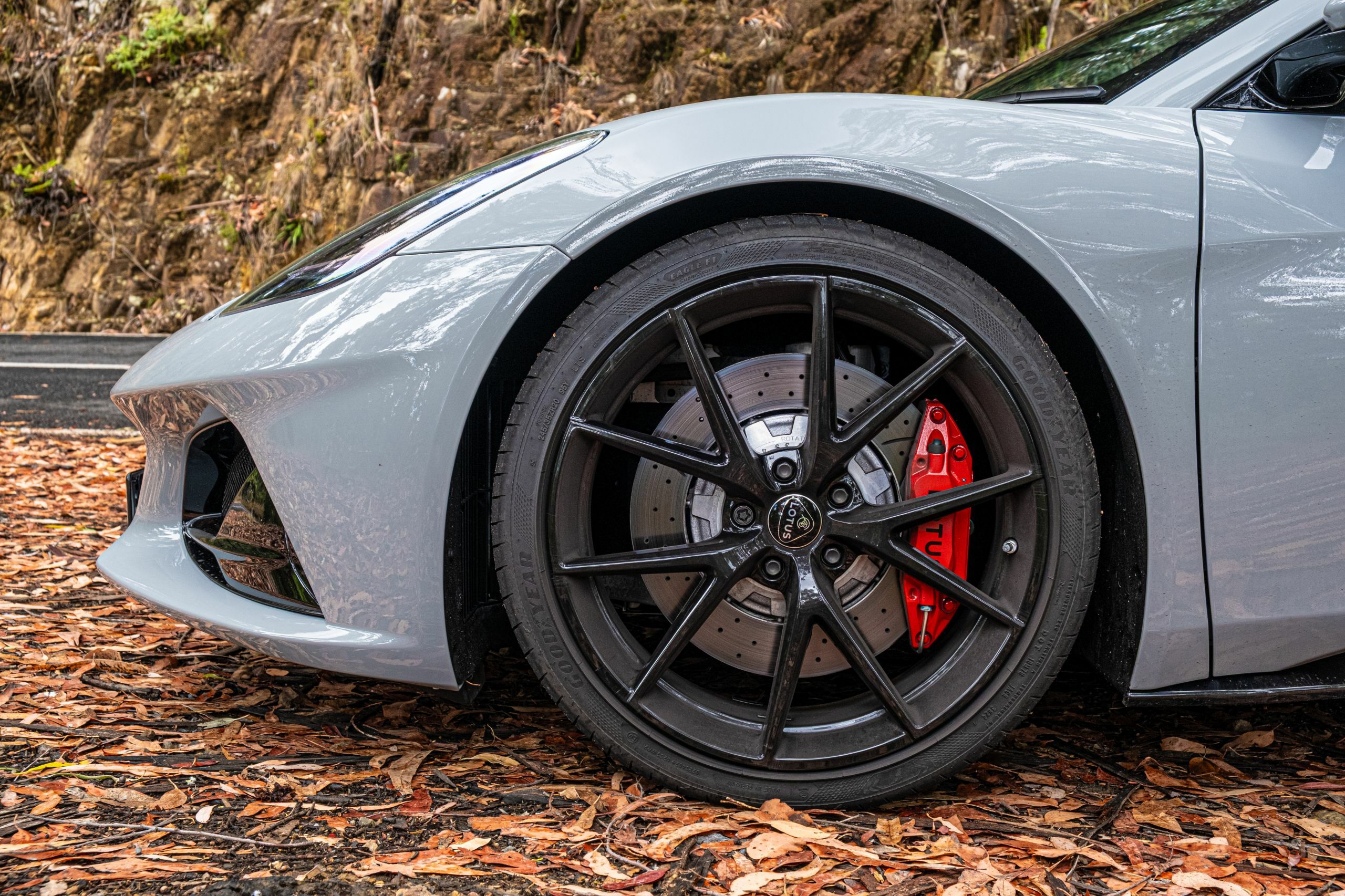 The 2026 Lotus Emira Turbo SE Feels Like An AMG Experiment, But It’s Not | Review
