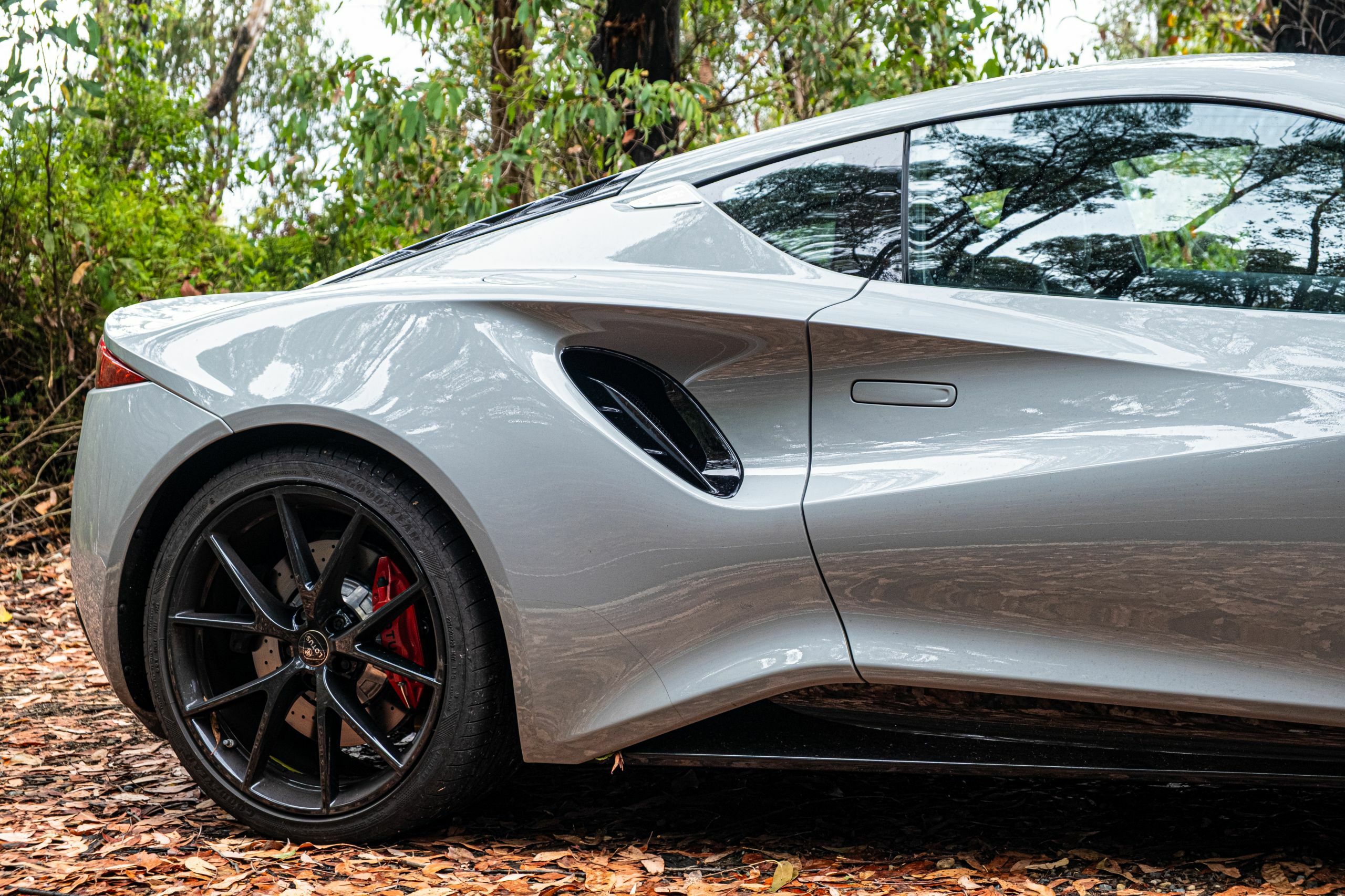 The 2026 Lotus Emira Turbo SE Feels Like An AMG Experiment, But It’s Not | Review