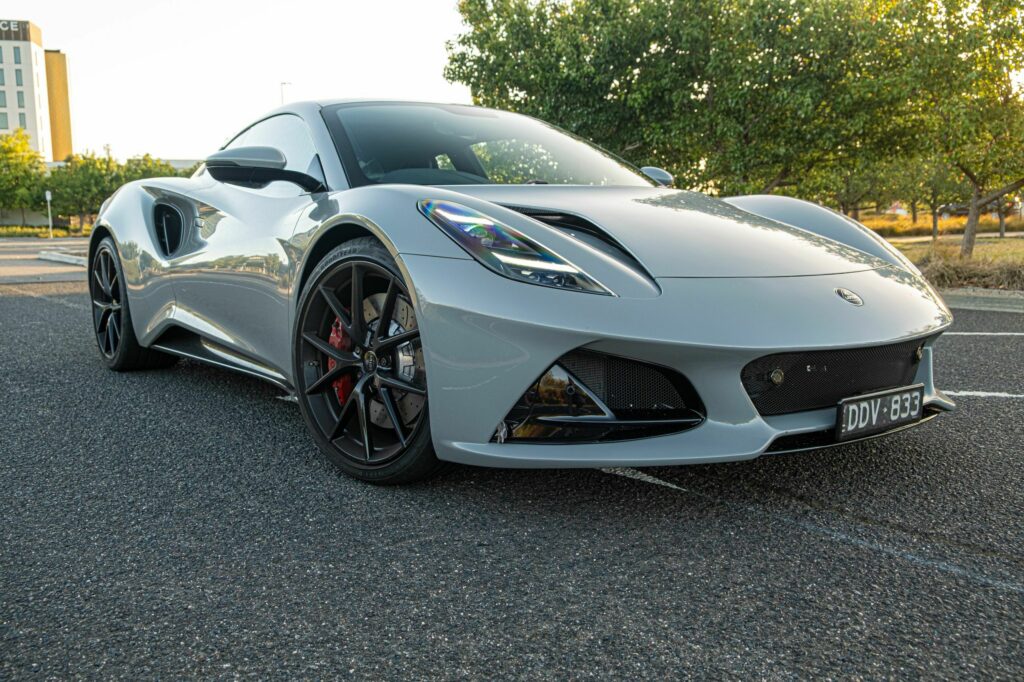 Lotus Emira Turbo SE двигун та інтер'єр