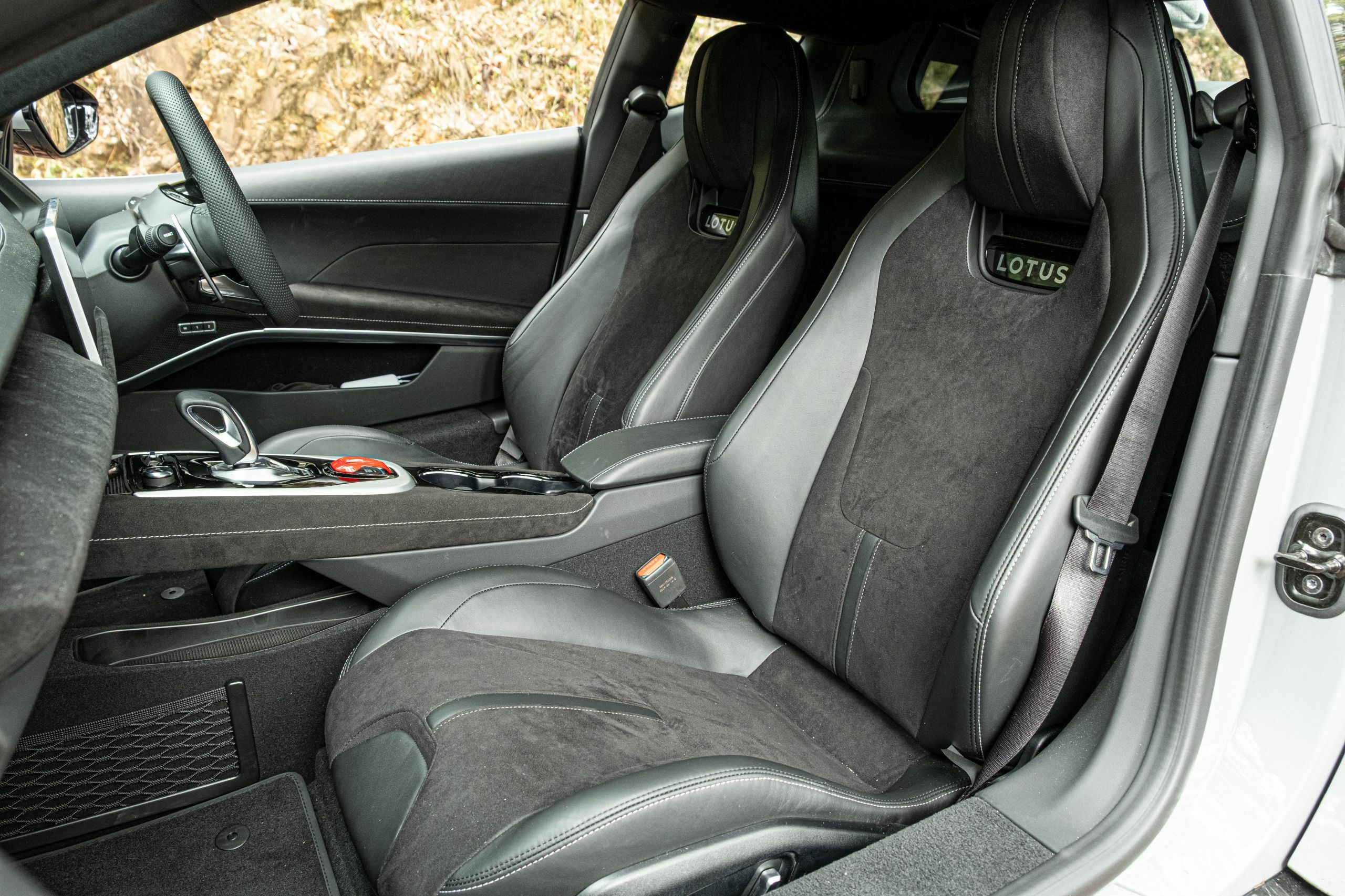 The 2026 Lotus Emira Turbo SE Feels Like An AMG Experiment, But It’s Not | Review