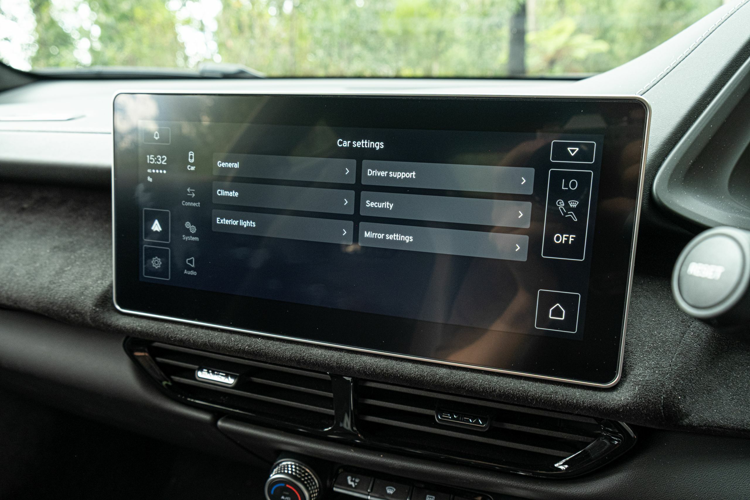 The 2026 Lotus Emira Turbo SE Feels Like An AMG Experiment, But It’s Not | Review