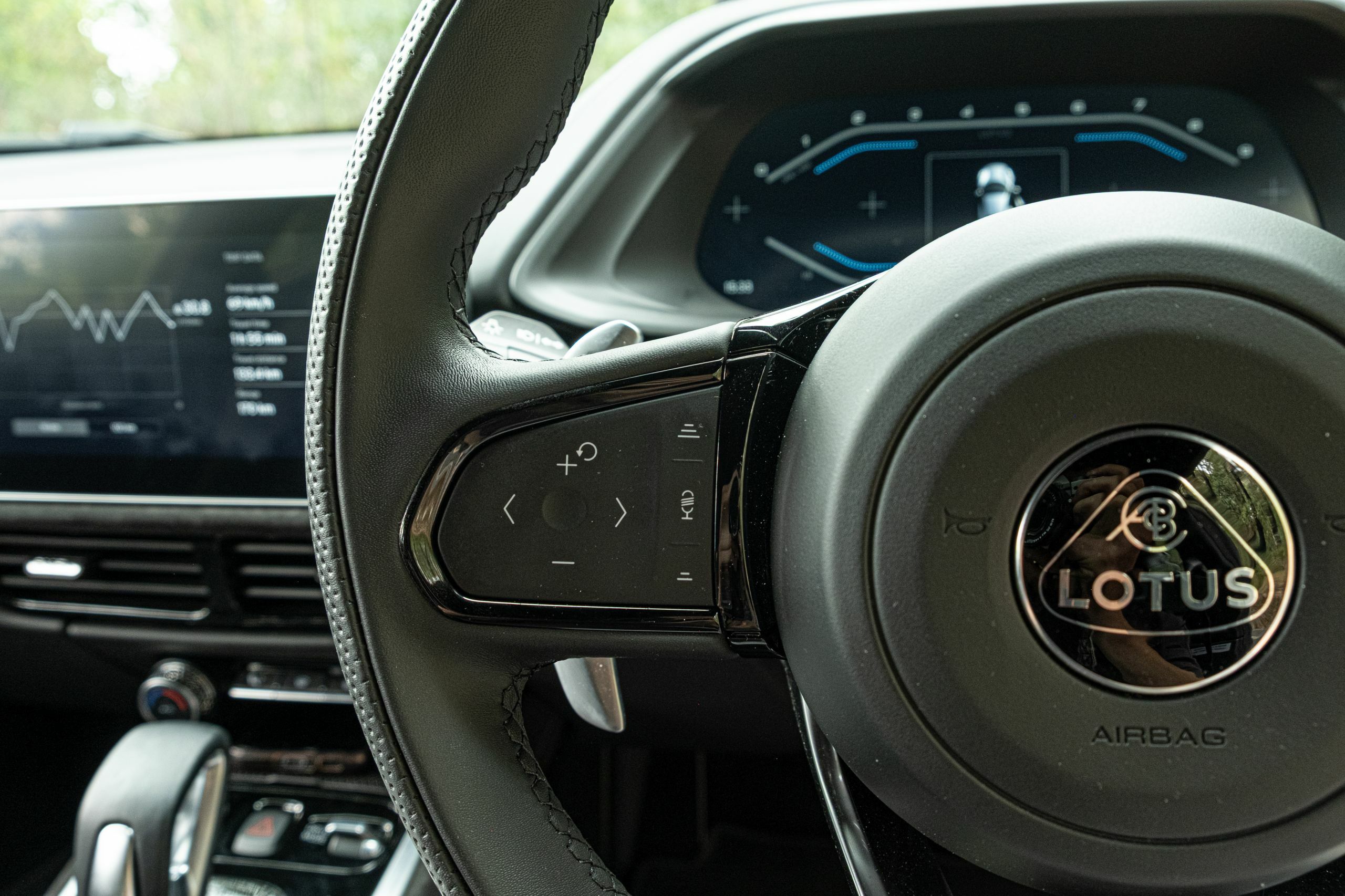 The 2026 Lotus Emira Turbo SE Feels Like An AMG Experiment, But It’s Not | Review