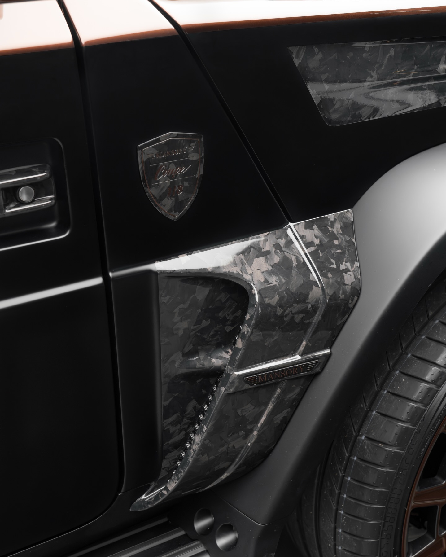 Цей дводверний G-Wagen схожий на дуже дорогий жарт, який можуть придбати лише вісім осіб