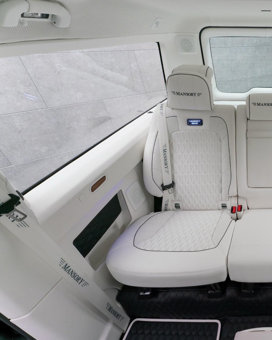 Цей дводверний G-Wagen схожий на дуже дорогий жарт, який можуть придбати лише вісім осіб