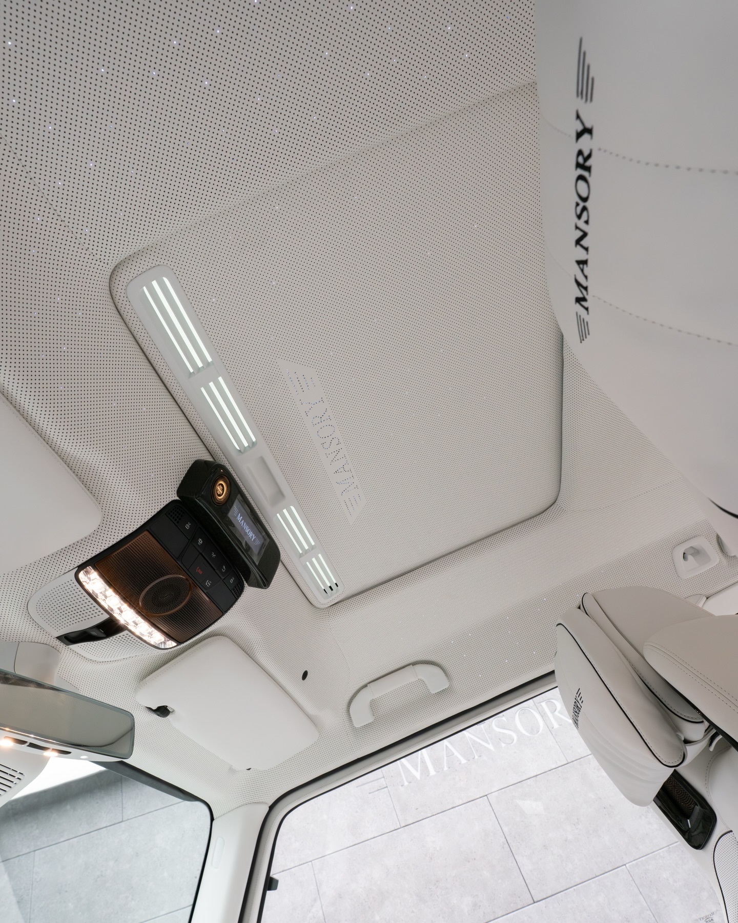 Цей дводверний G-Wagen схожий на дуже дорогий жарт, який можуть придбати лише вісім осіб