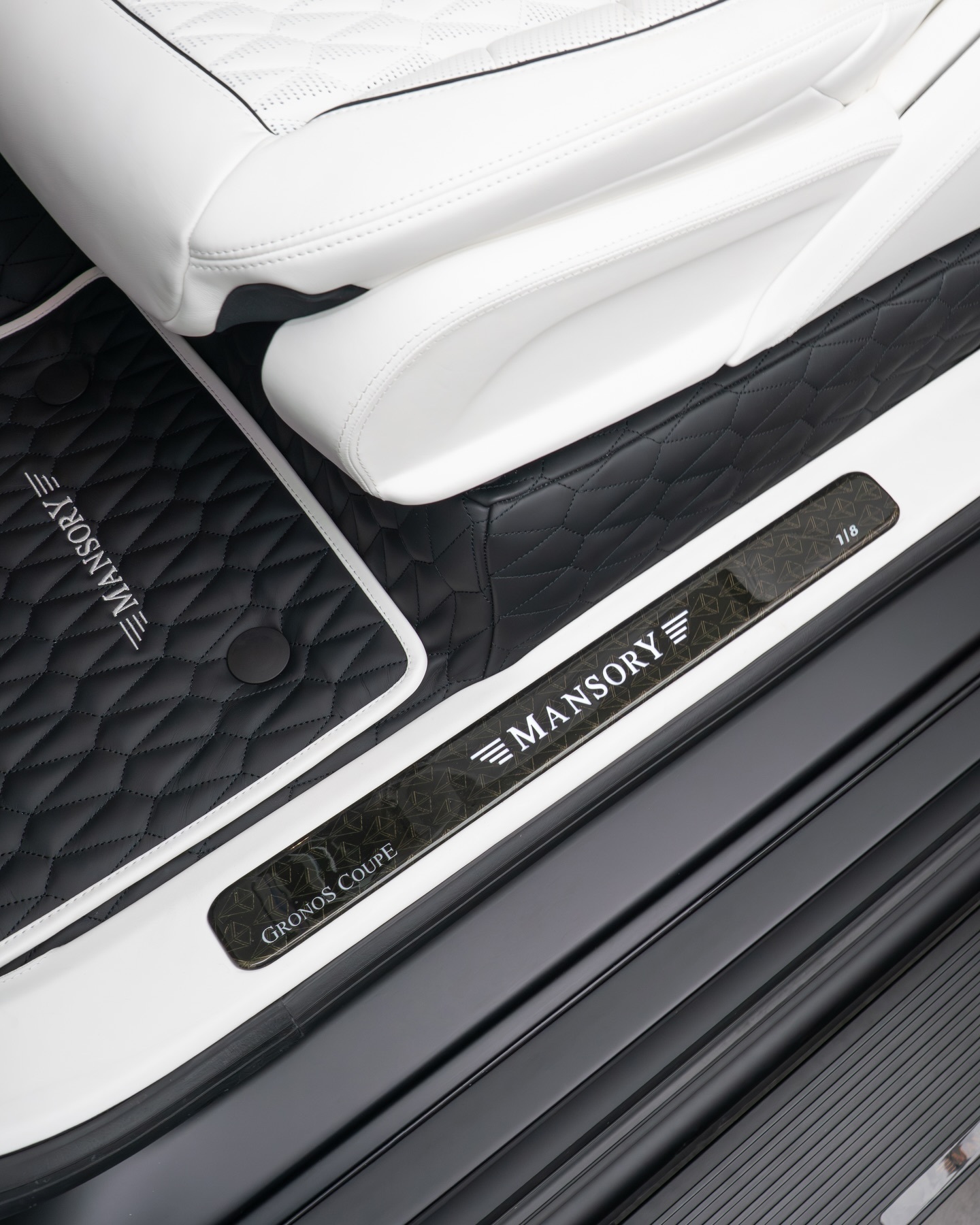 Цей дводверний G-Wagen схожий на дуже дорогий жарт, який можуть придбати лише вісім осіб