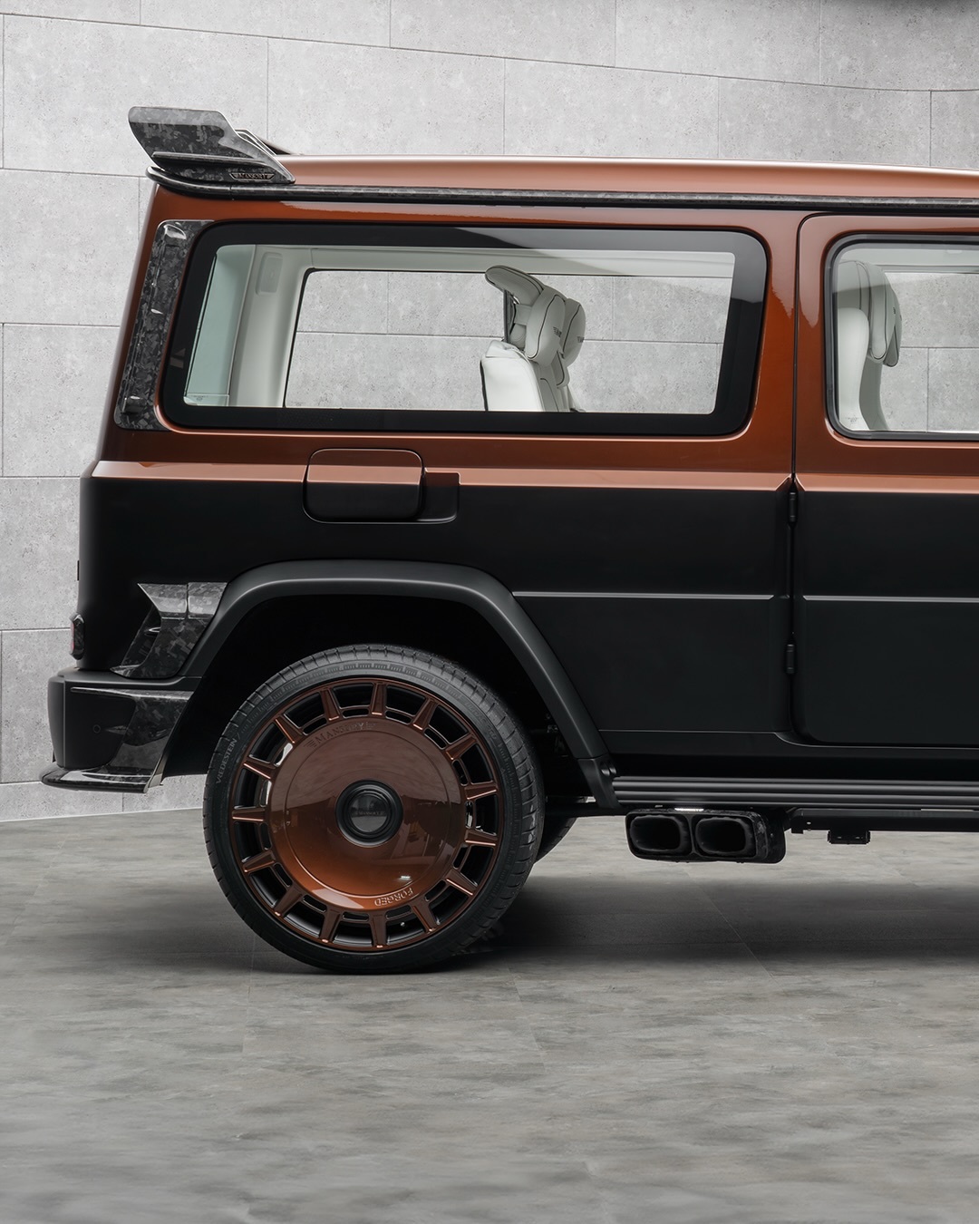 Цей дводверний G-Wagen схожий на дуже дорогий жарт, який можуть придбати лише вісім осіб