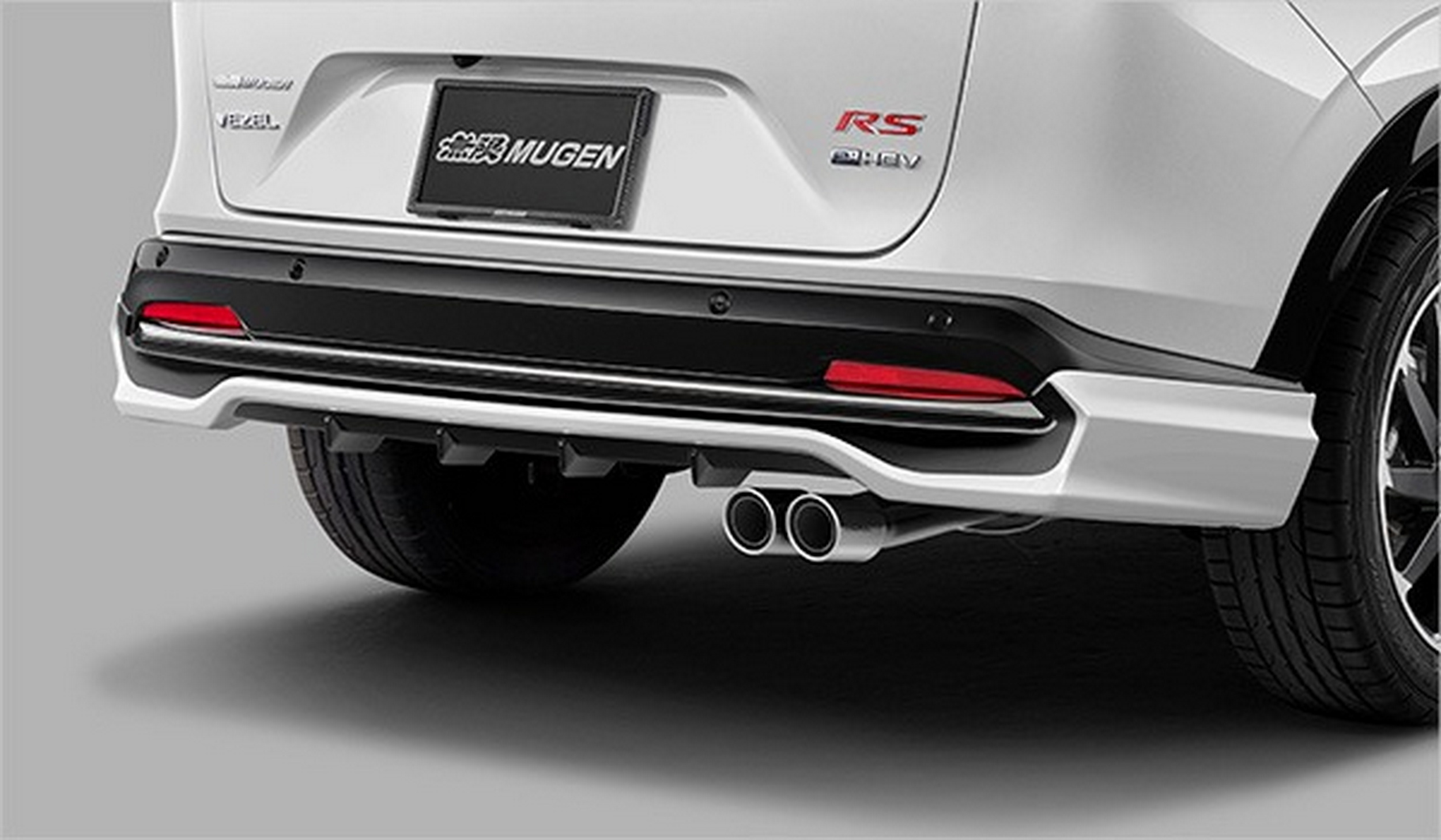 Mugen HR-V має два вихлопні патрубки, але потужності вистачає лише на один