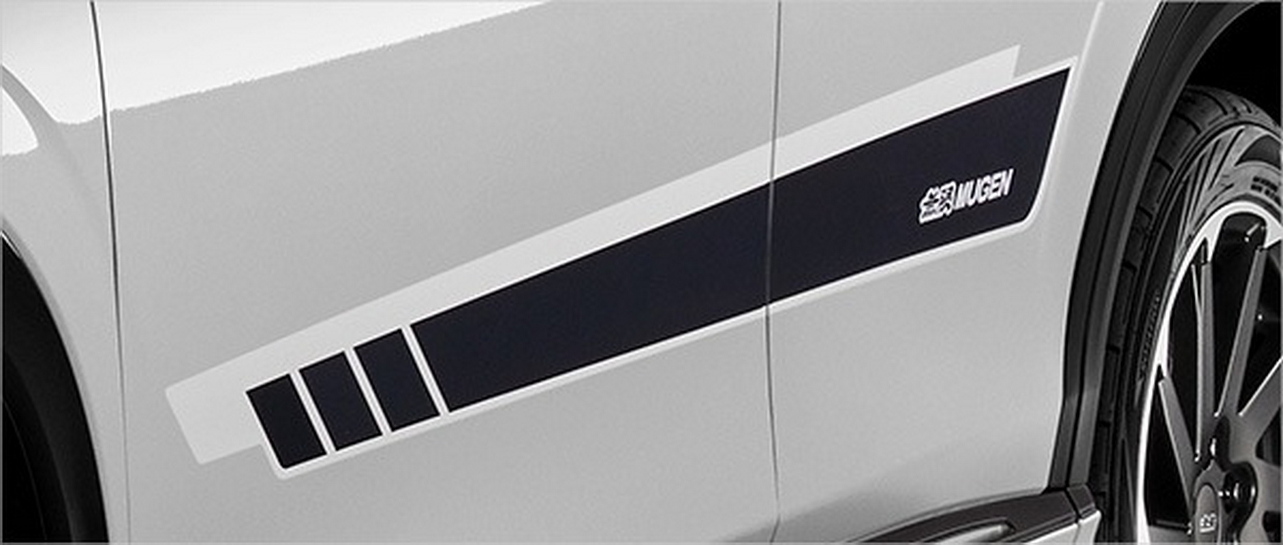 Mugen HR-V має два вихлопні патрубки, але потужності вистачає лише на один