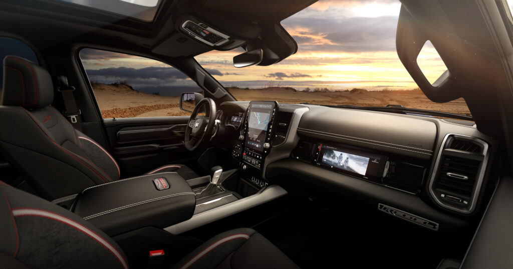   राम के वफादार वी8 दहाड़ की लालसा रखते हैं, पुनर्जन्म विद्रोही एक्स टर्बो श्रीक के साथ जवाब देता है