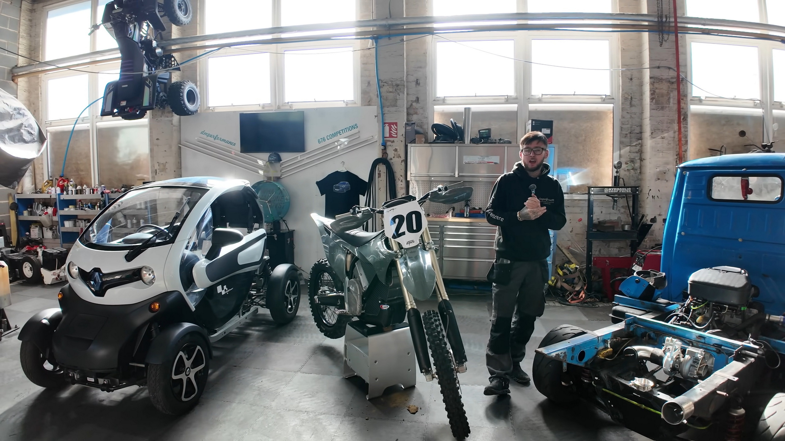 Цей крихітний електромобіль Gullwing має майже вдвічі більший крутний момент, ніж суперкар Lamborghini V12