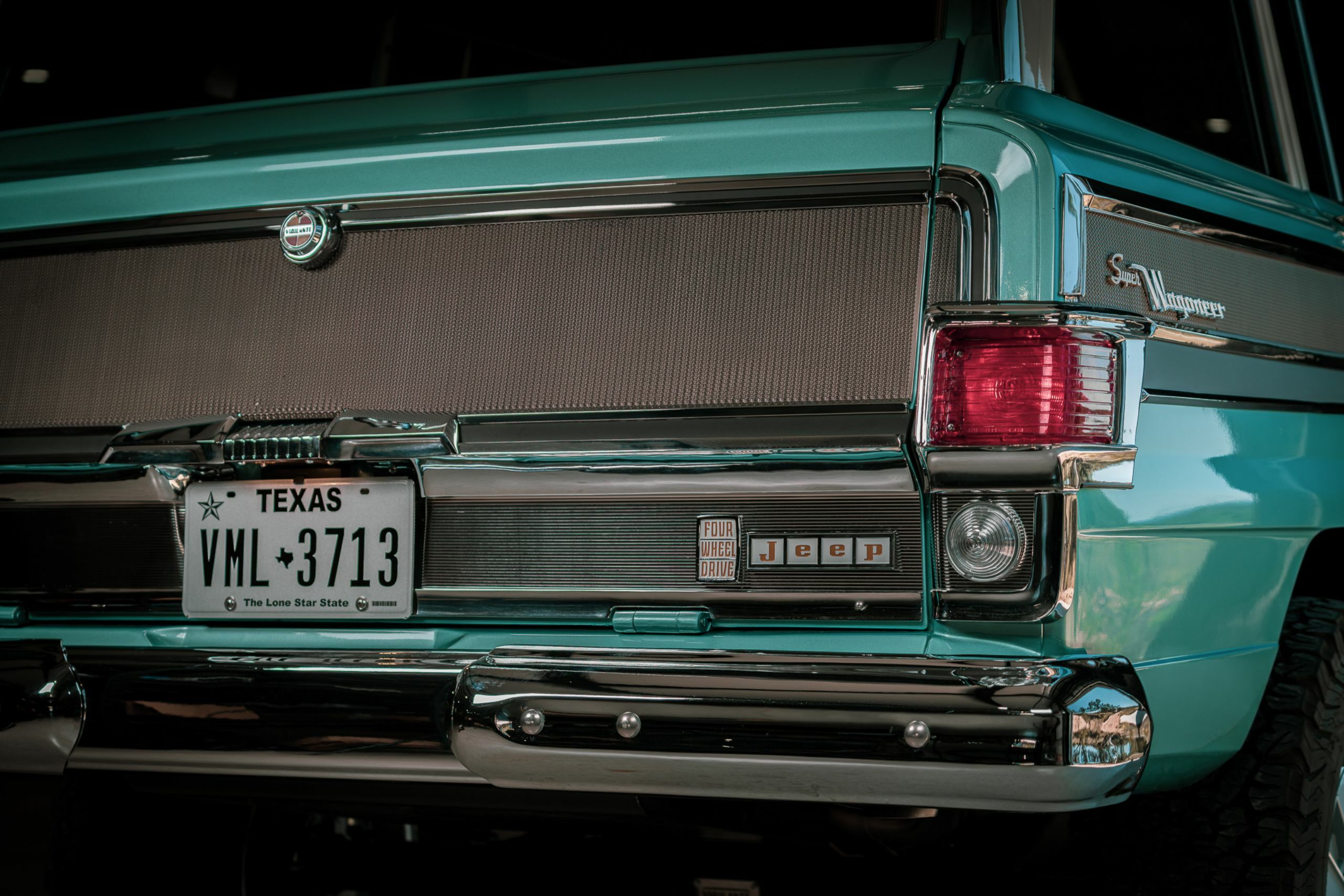 Vigilante Jeep Super Wagoneer - 25