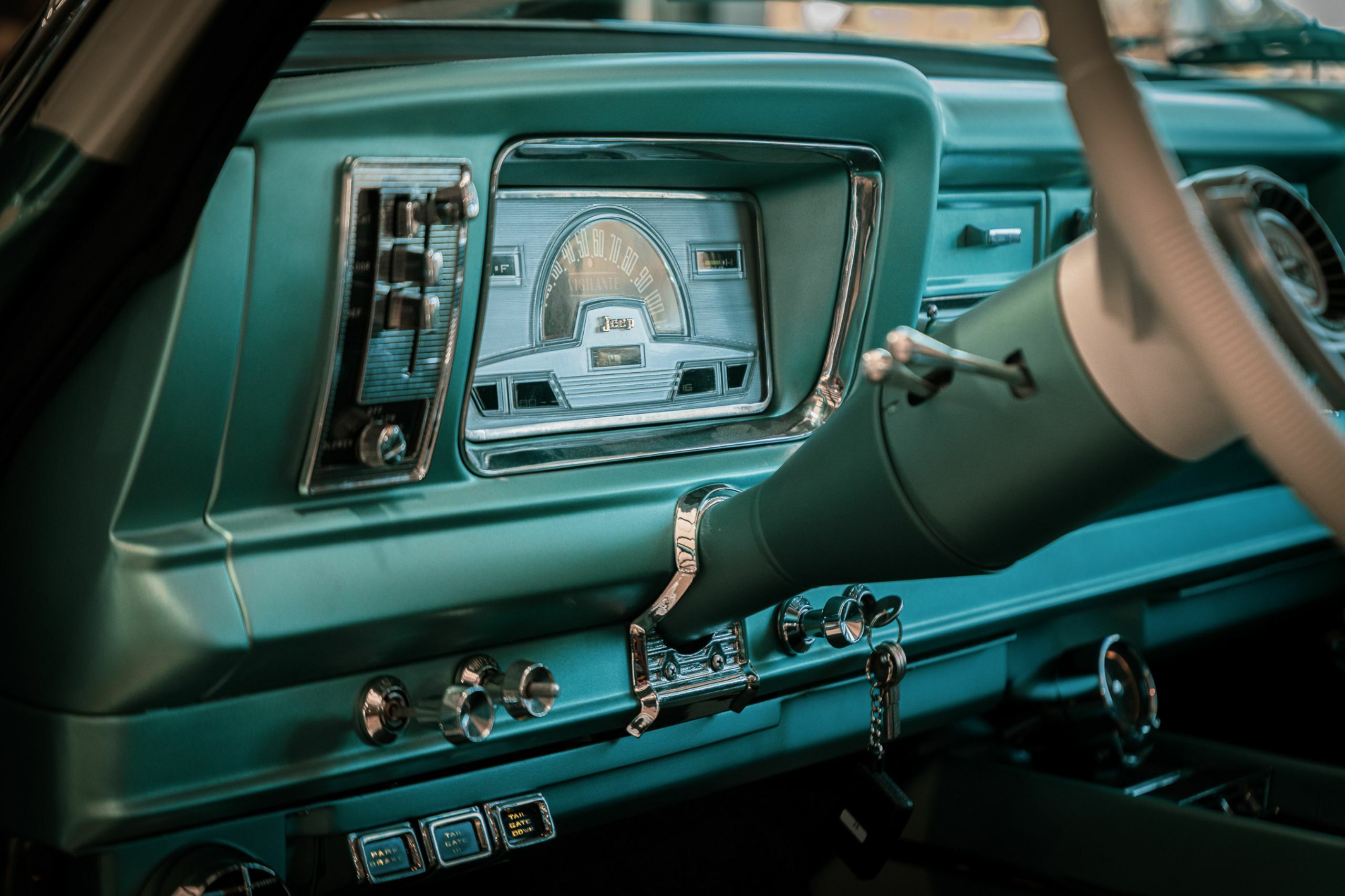 Vigilante Jeep Super Wagoneer - 29