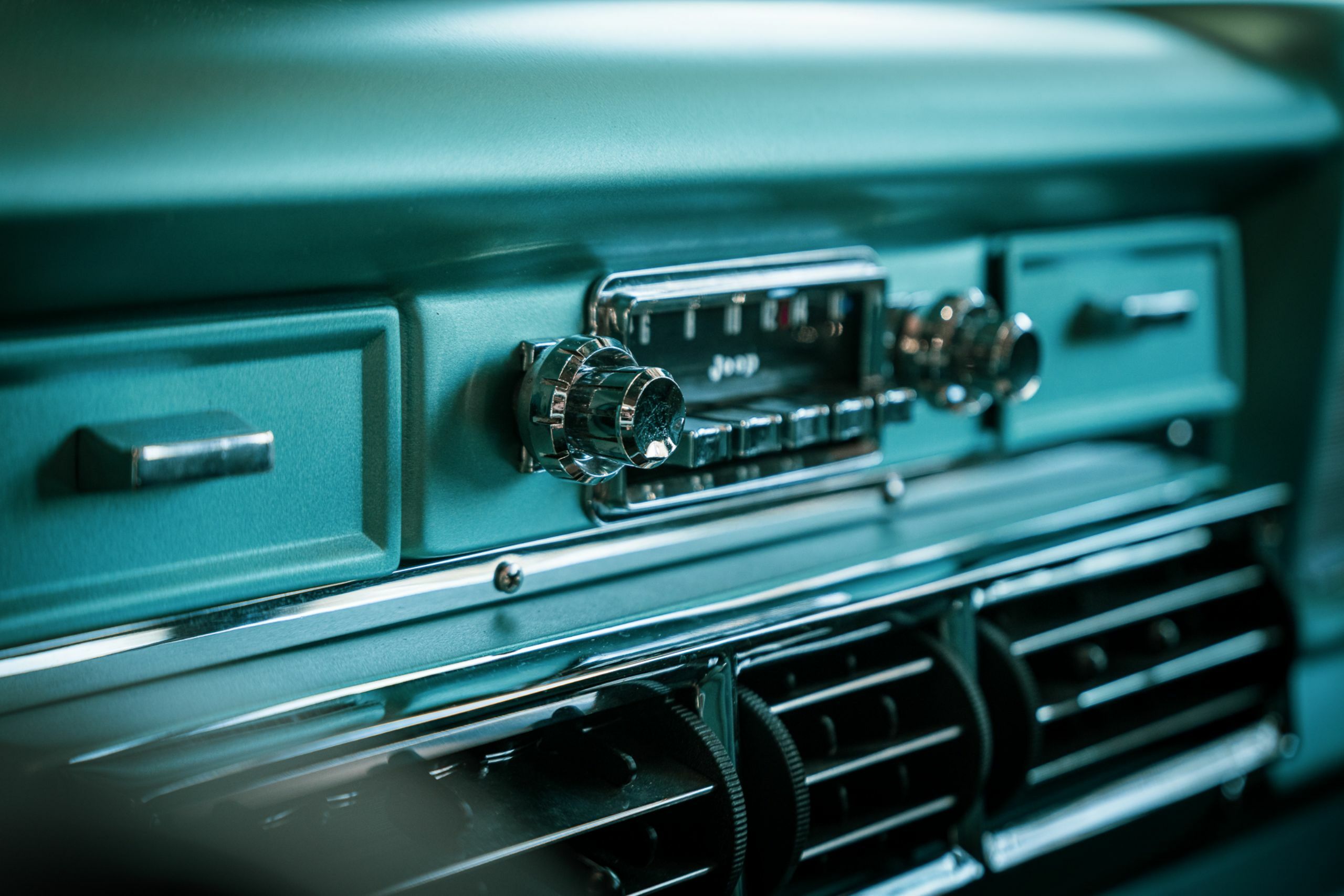 Vigilante Jeep Super Wagoneer - 35