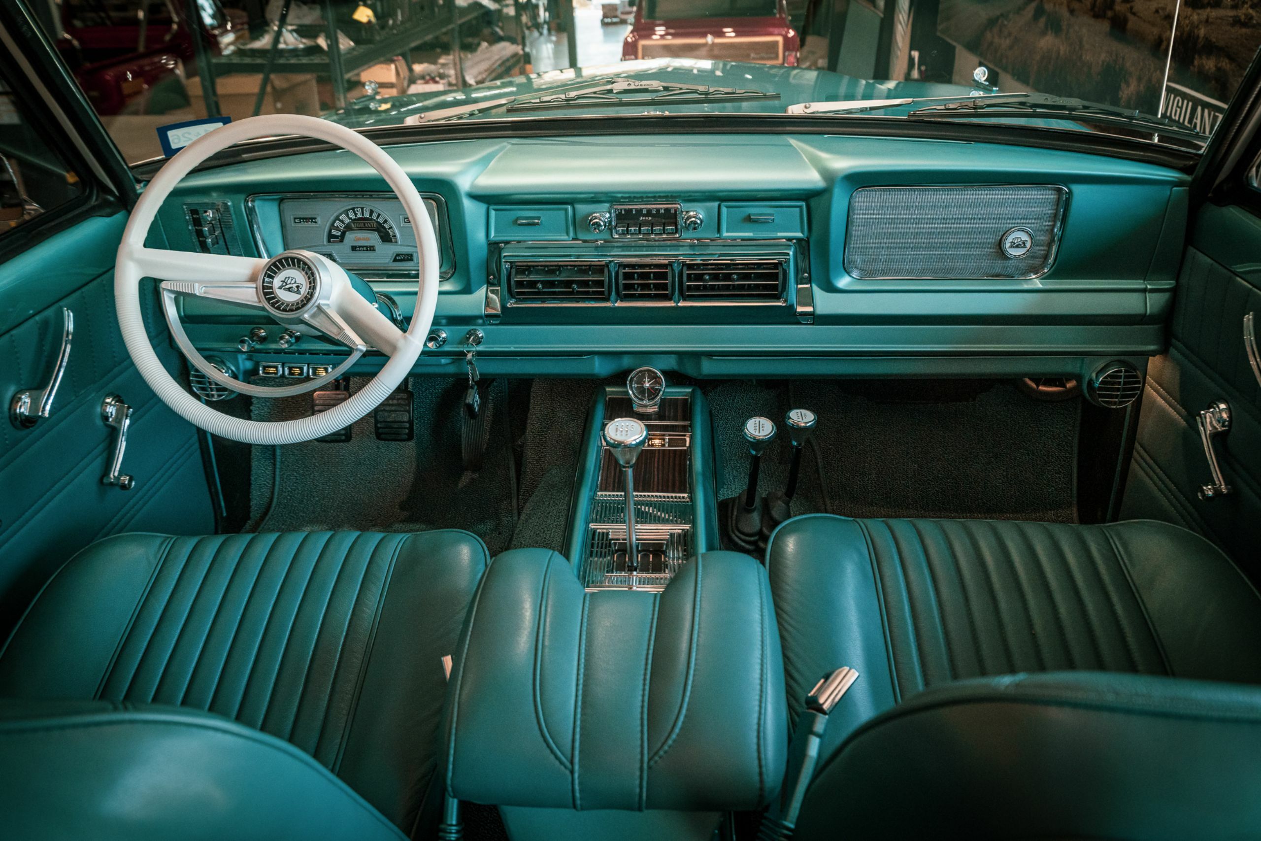 Vigilante Jeep Super Wagoneer - 43