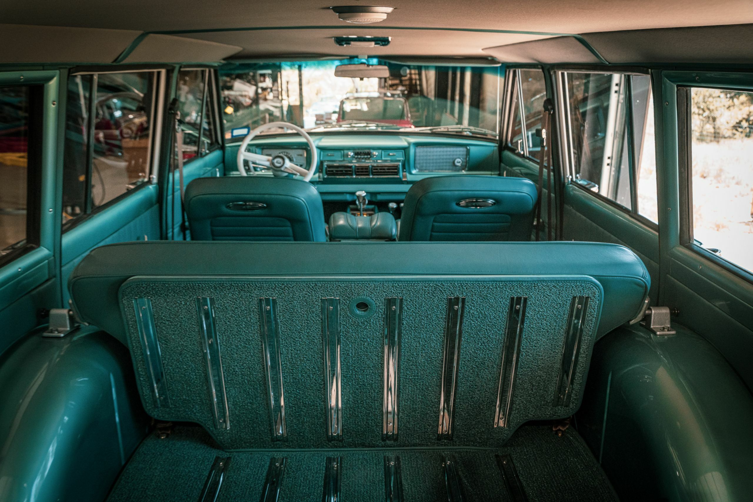 Vigilante Jeep Super Wagoneer - 44