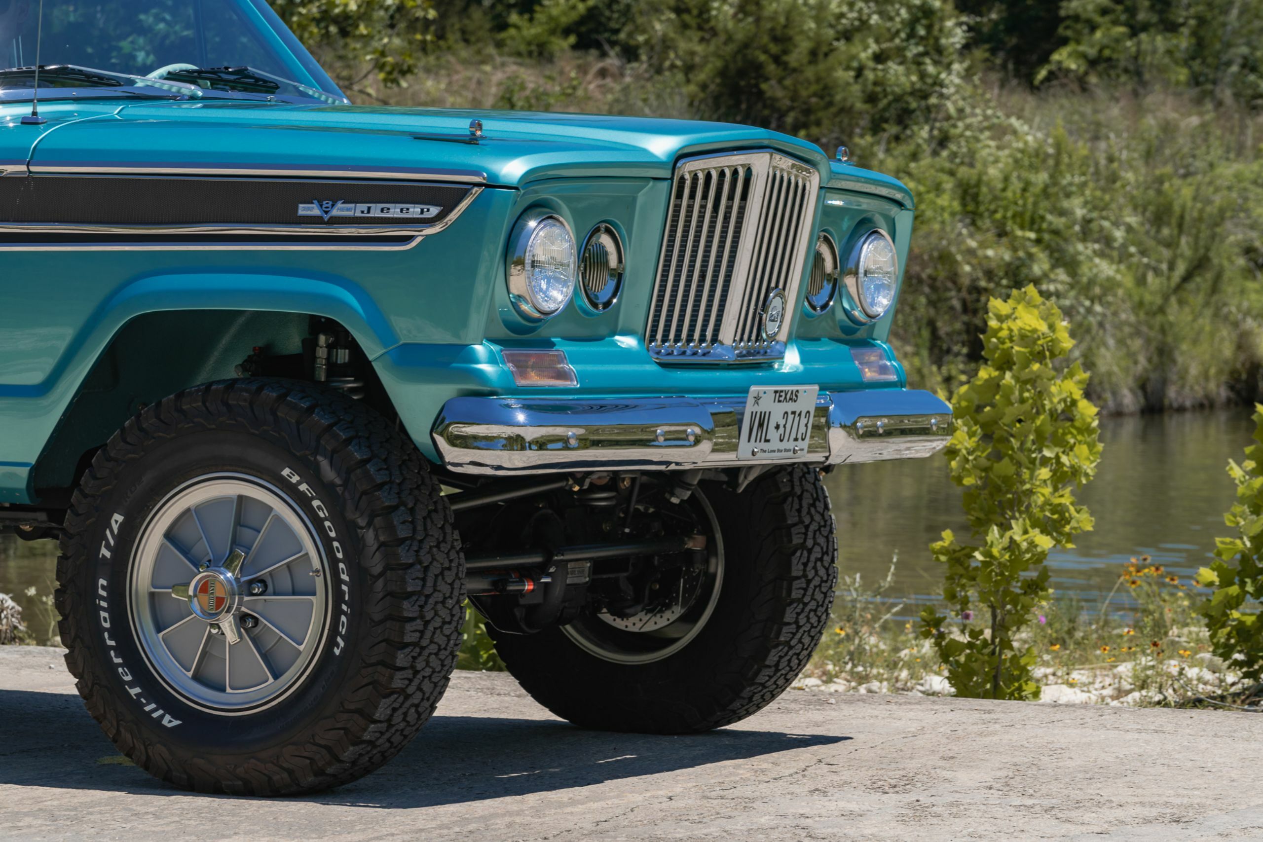 Vigilante Jeep Super Wagoneer - 49