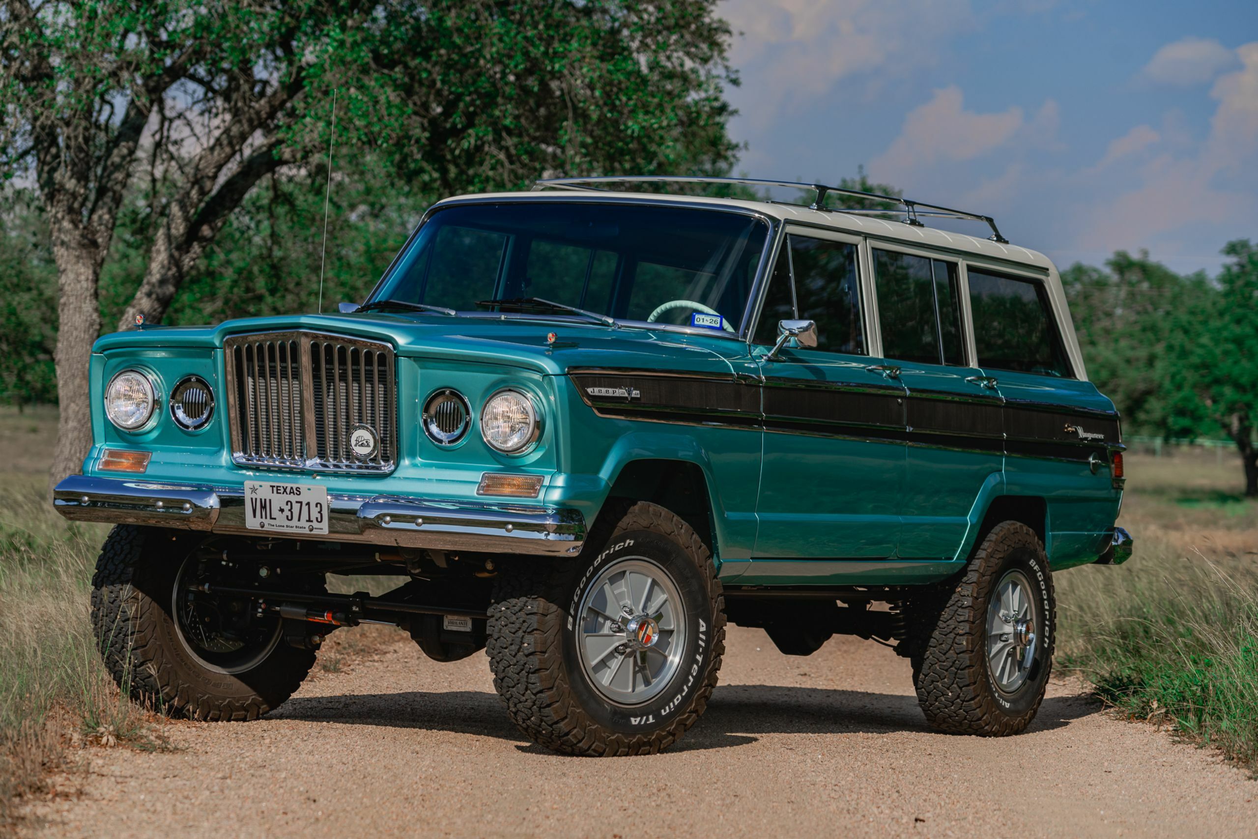 Vigilante Jeep Super Wagoneer - 55