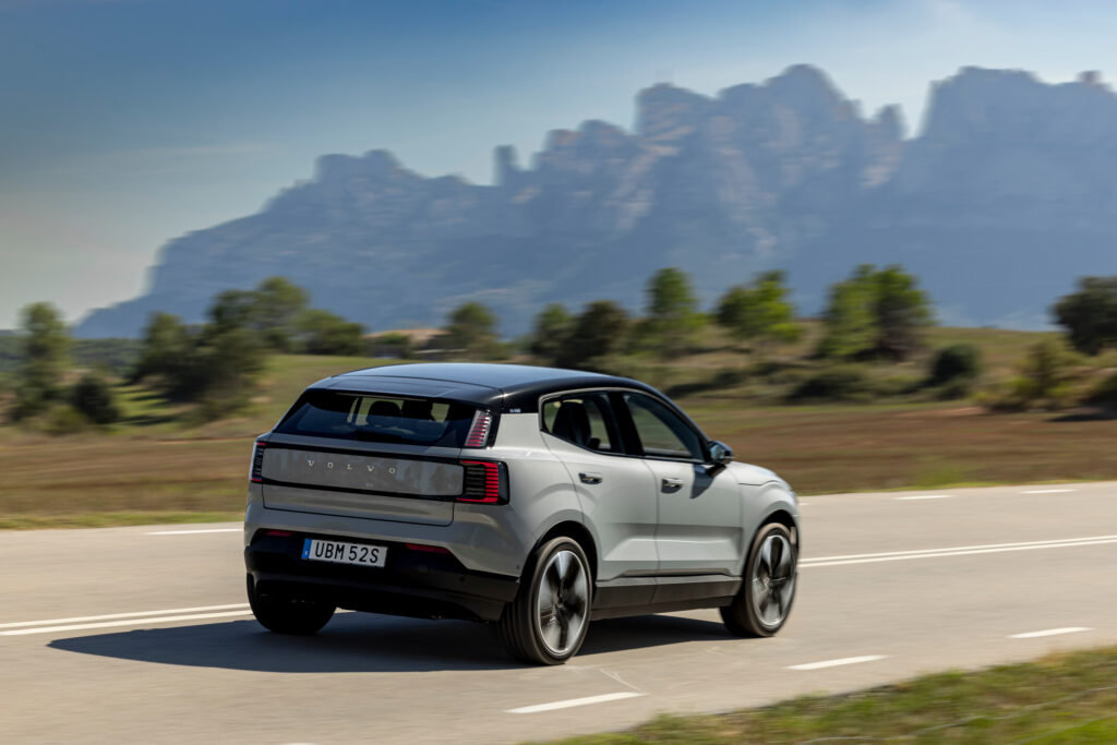  Volvo Pulls 40,000 EVs Back For Costly Battery Replacement
