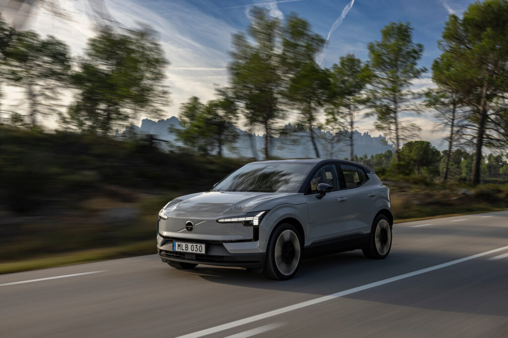  Volvo Pulls 40,000 EVs Back For Costly Battery Replacement