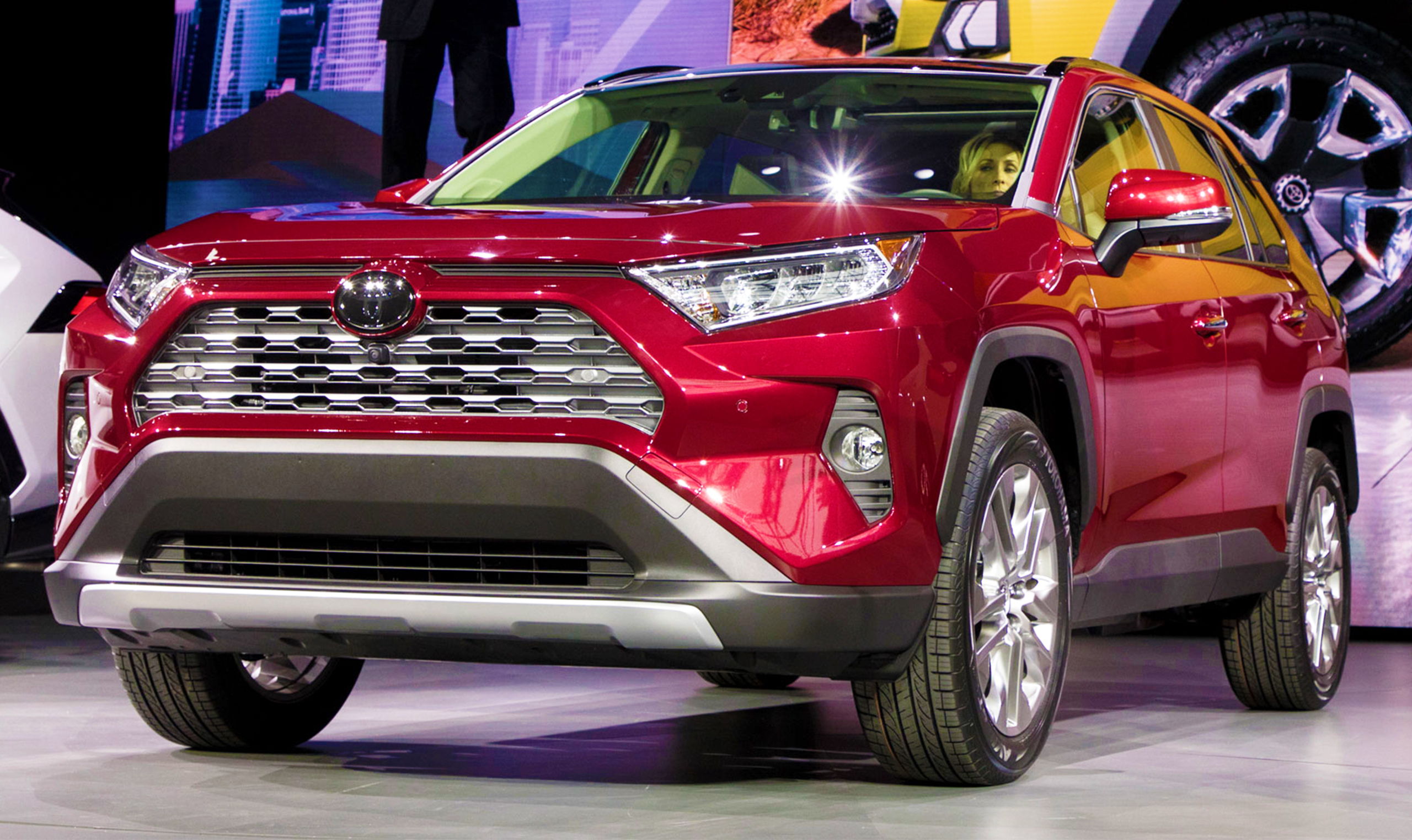 2019-Toyota-RAv4-101010aa