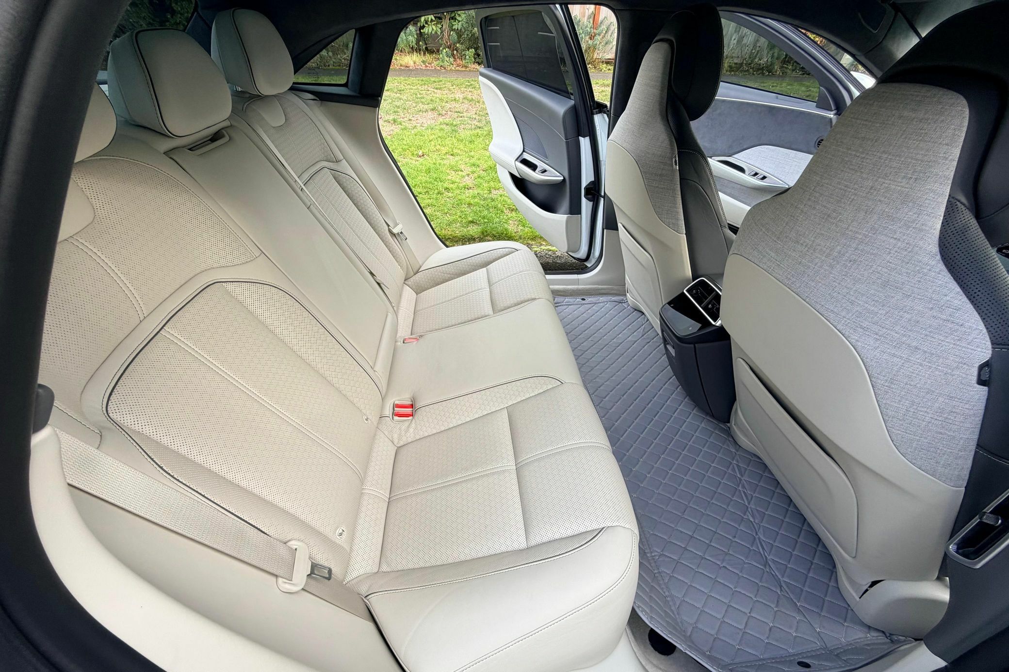 2022 Lucid Air Dream Edition Performance Auction - 17