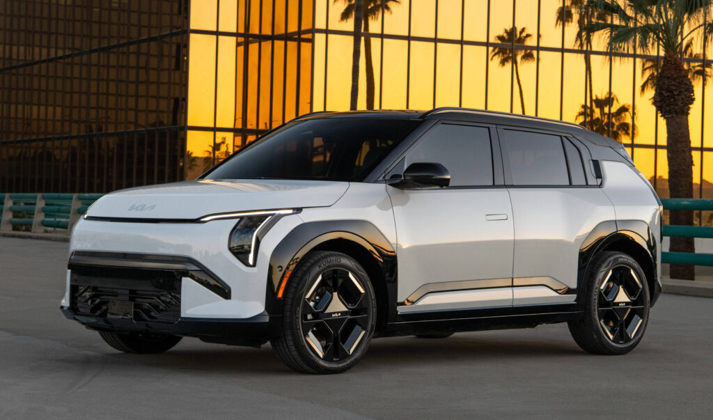  Kia Sold More Minivans Than Any July Before