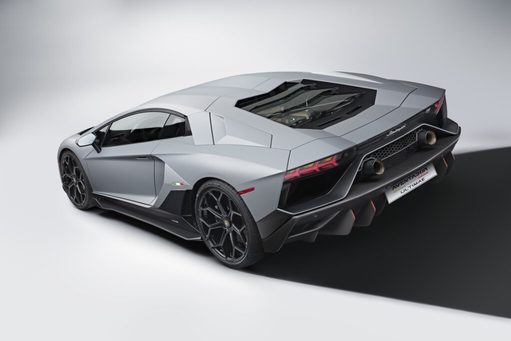  This Lamborghini Repair Started At $1,200 Until The Mechanic Found The $40 Ford Part Inside It