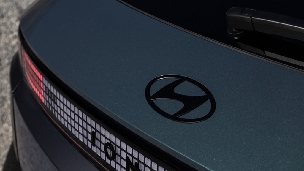 Купа роздавлених автомобілів, яка коштувала Hyundai майже 10 мільйонів