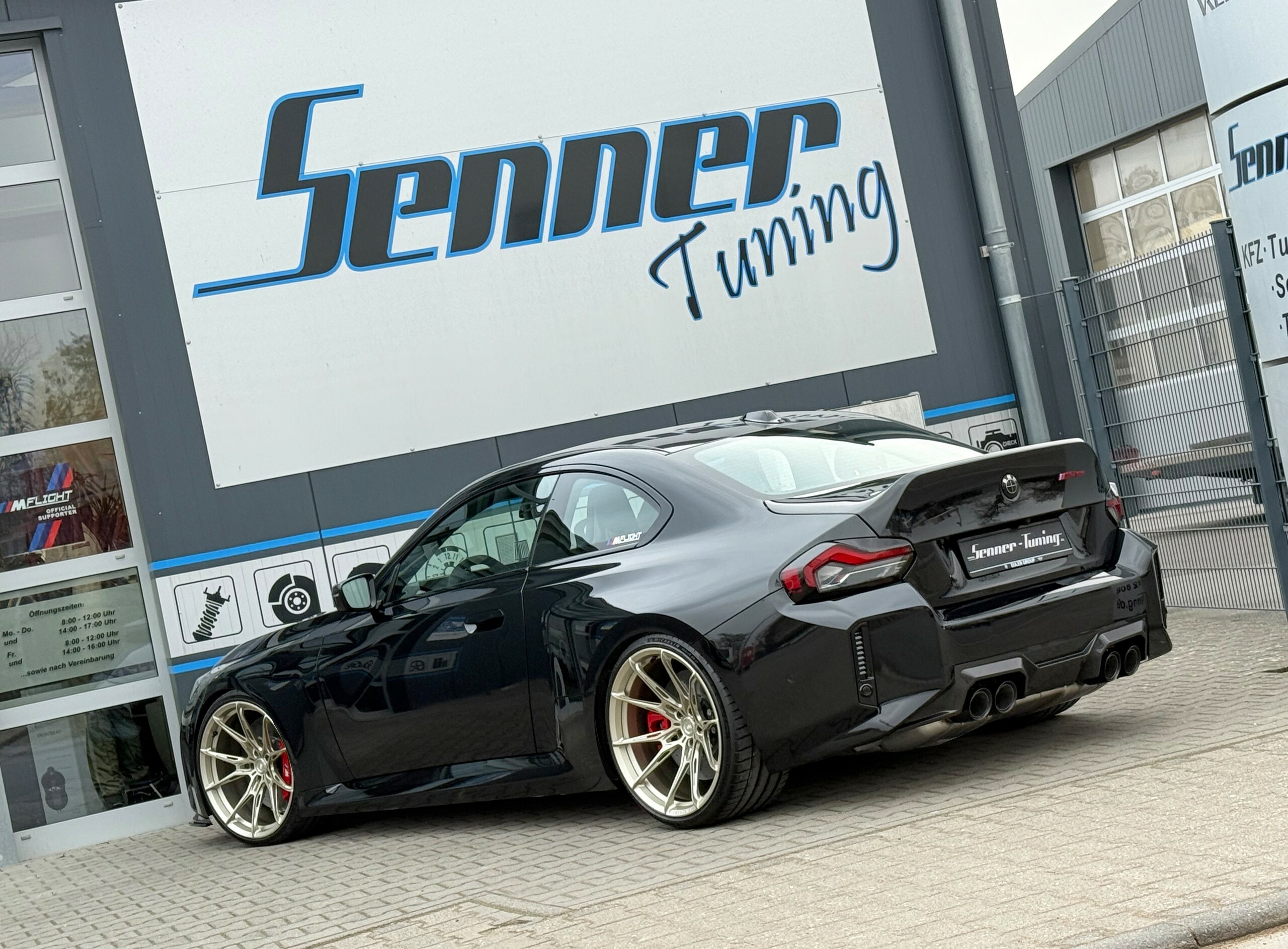 Цей BMW M2 CS перевершує Aventador