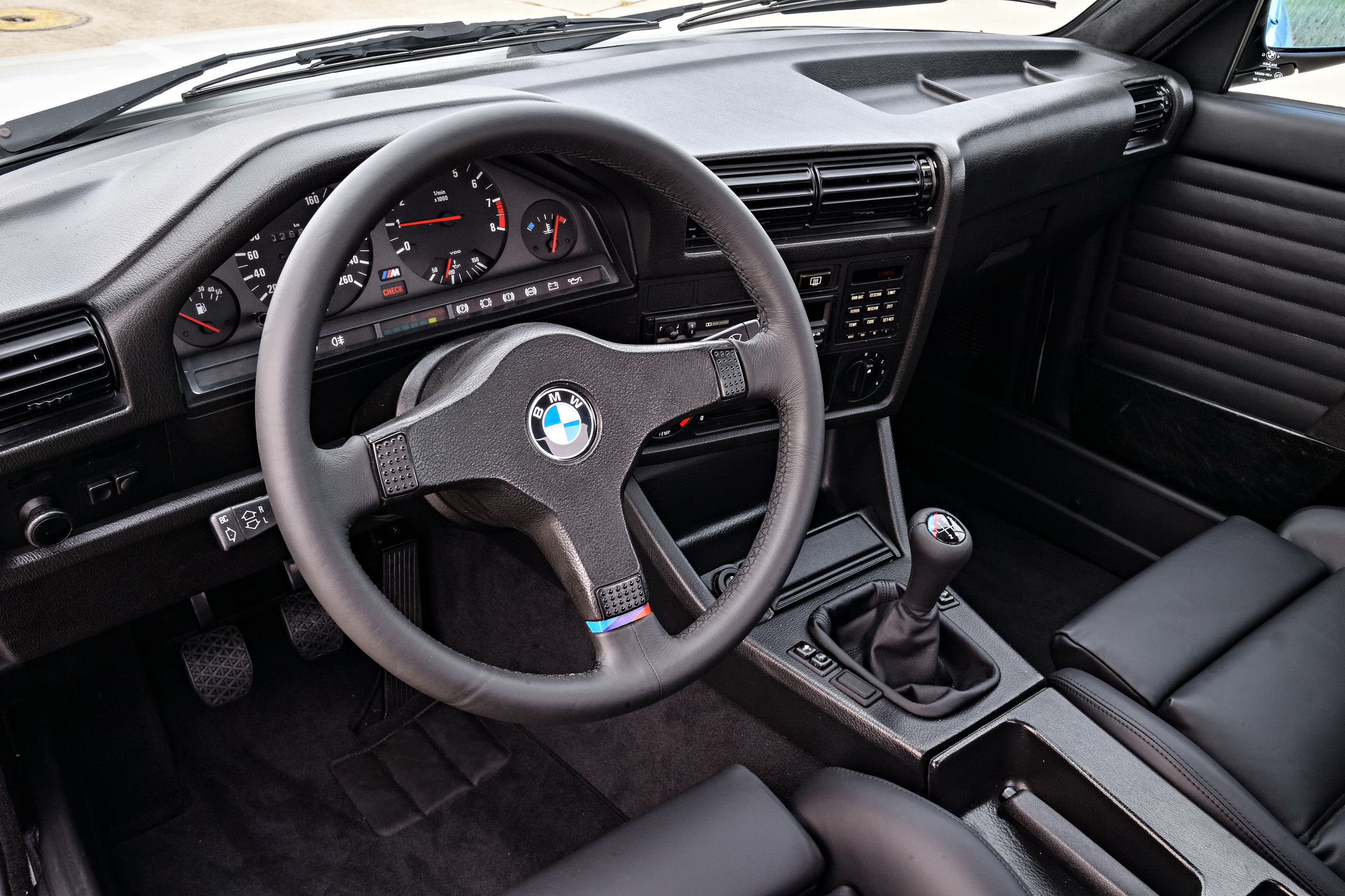 BMW Pickups X7 M3 E92 E30 22