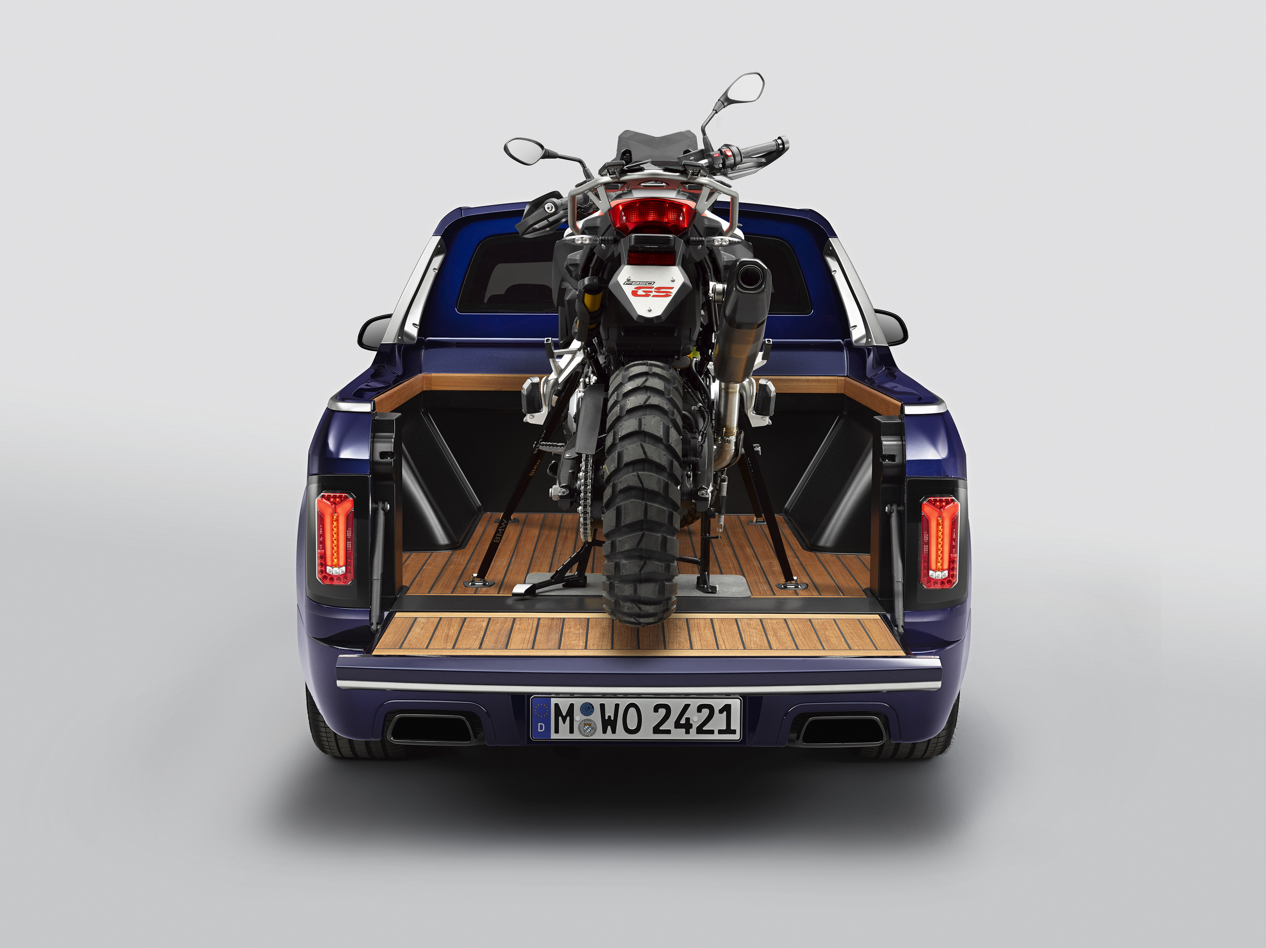 BMW Pickups X7 M3 E92 E30 4