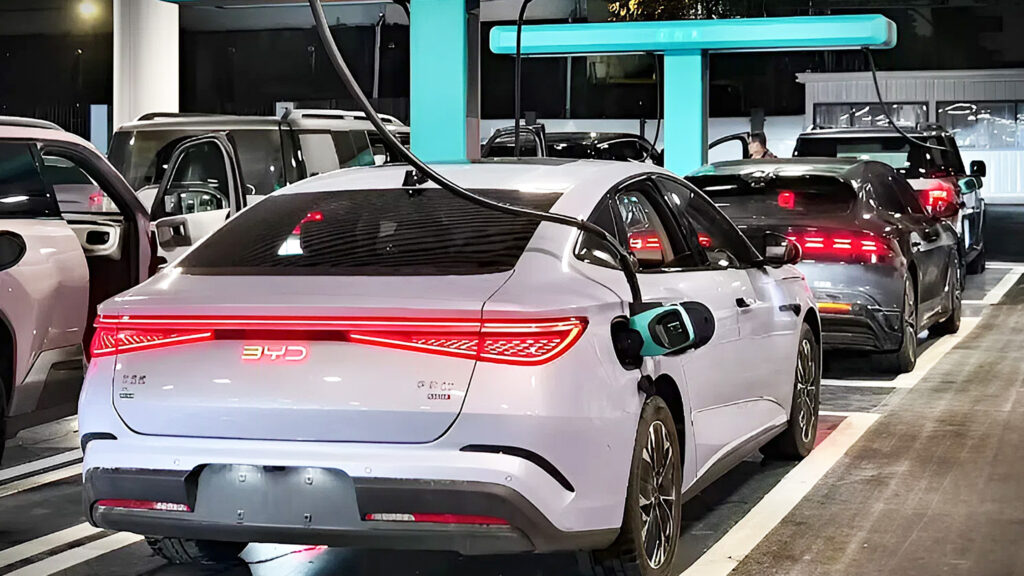  BYD’s New EV Chargers Are So Fast They’re Arranged Like Gas Station Pumps