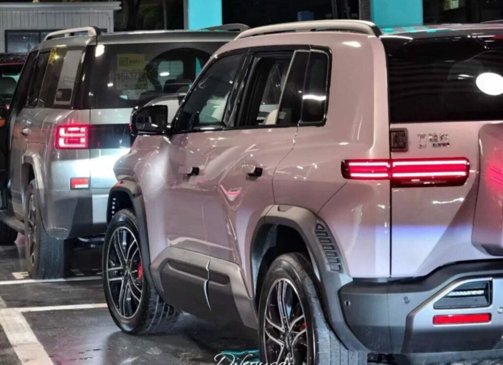  BYD’s New EV Chargers Are So Fast They’re Arranged Like Gas Station Pumps