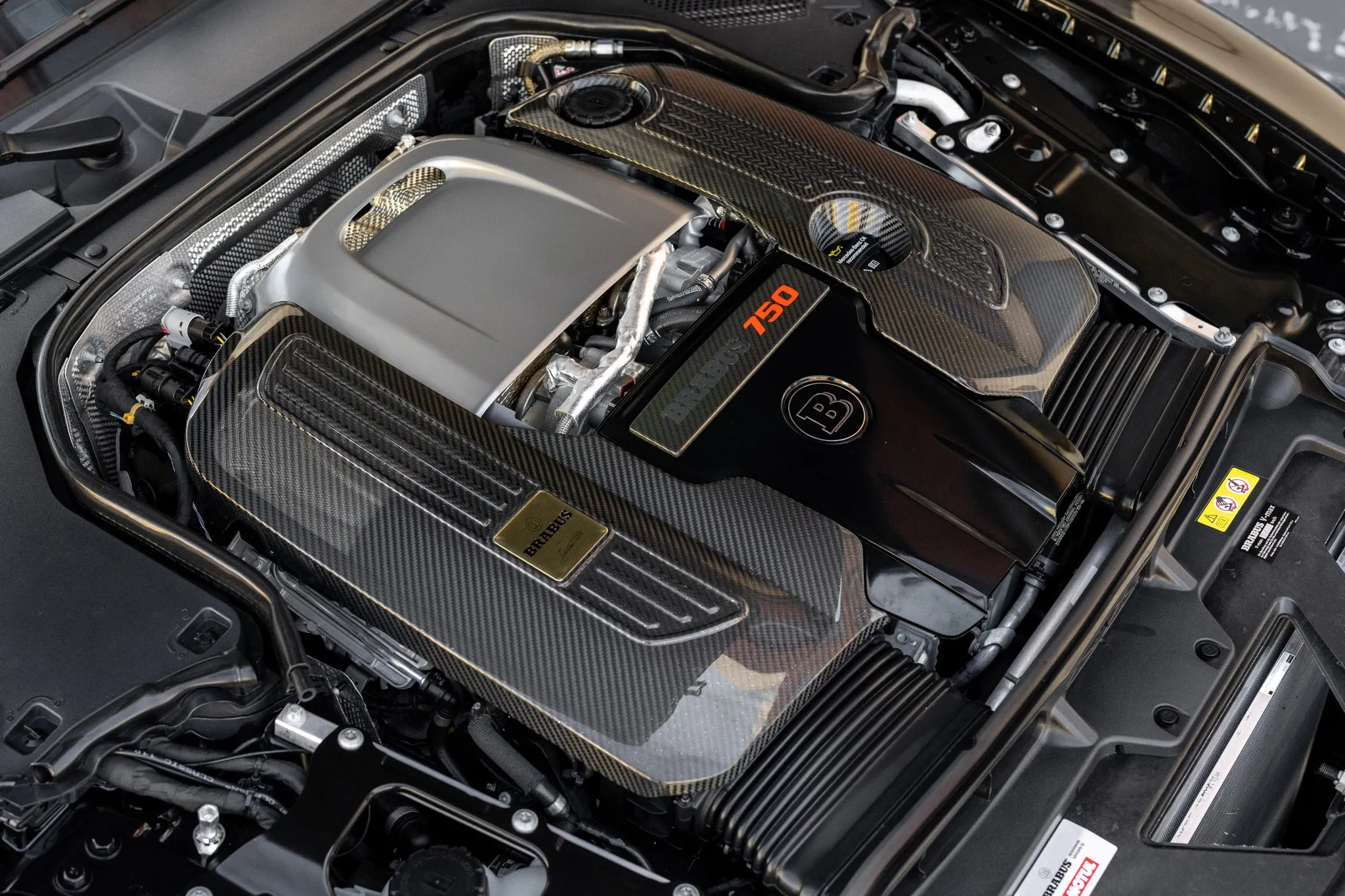 Ледве обкатаний Brabus SL63 щойно перевірив реальність на 170 тисяч доларів