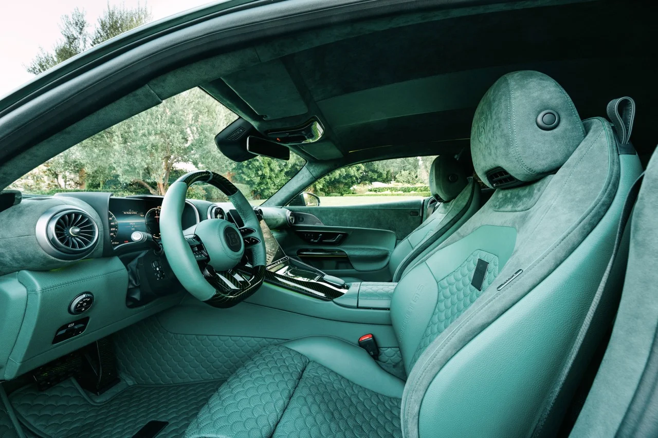 Ви можете купити найкраще клоунське взуття Mercedes в Америці