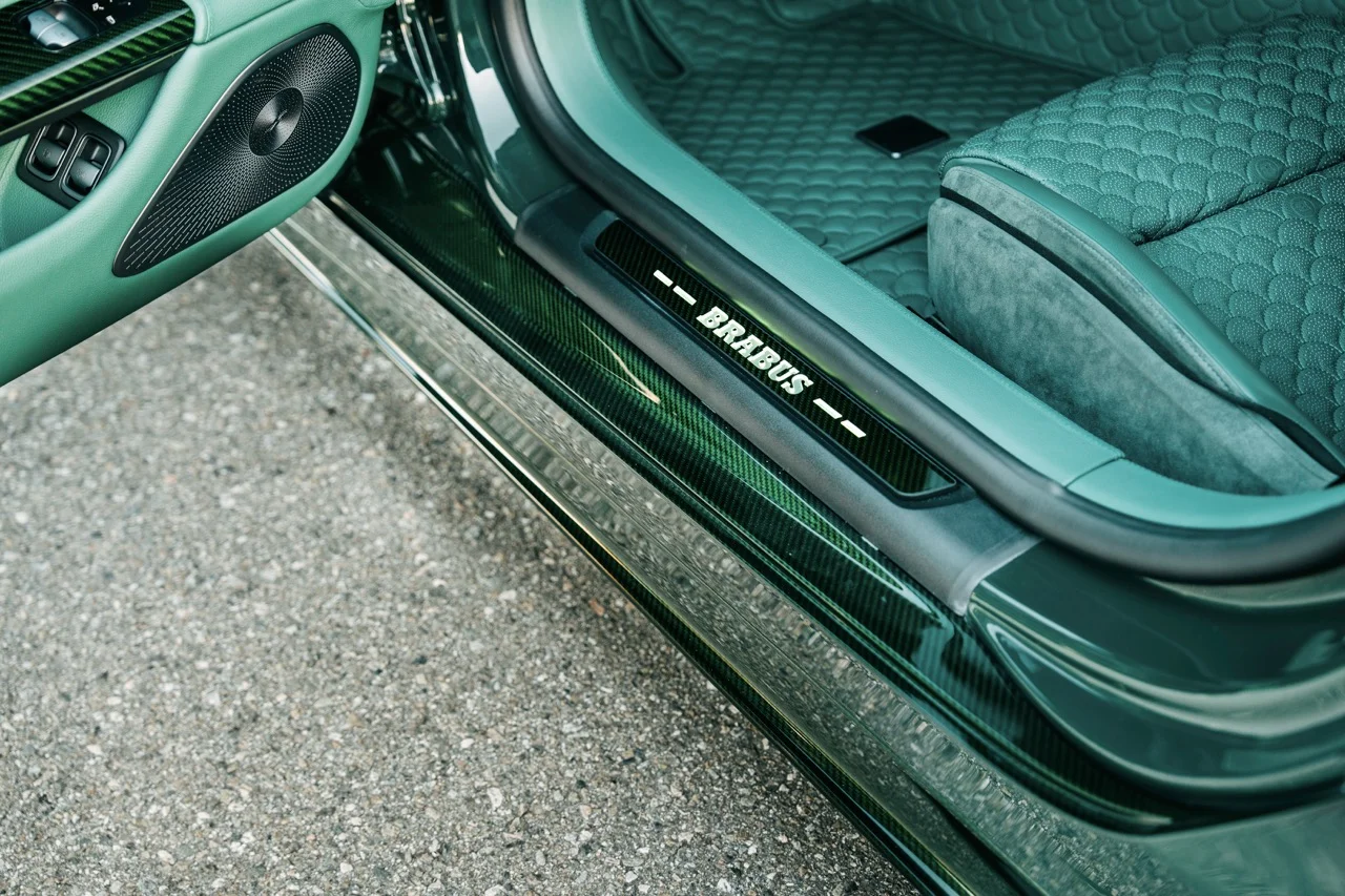 Ви можете купити найкраще клоунське взуття Mercedes в Америці