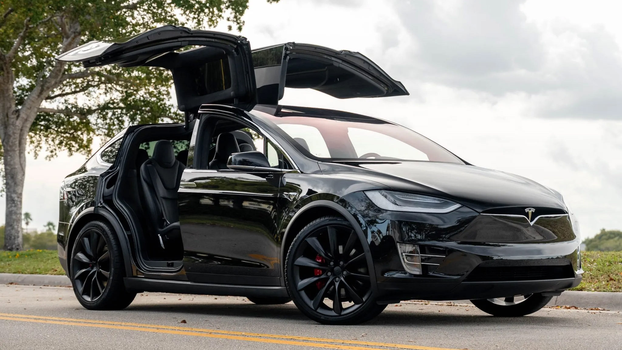 This $36,000 Used Tesla SUV Still Does 0-60 in 2.9 Seconds