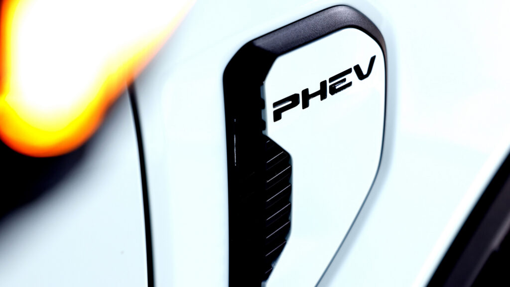  Two Major CEOs Call Plug-In Hybrids “Fake” And “Worst”