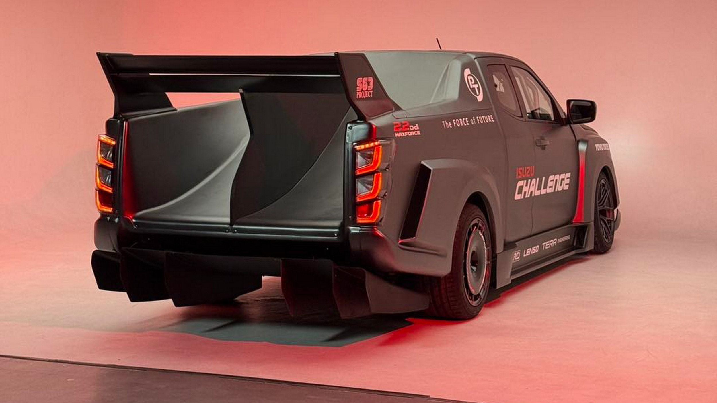 Isuzu створила гоночний D-Max та встановила ціну нижче собівартості, але вам краще поспішити, якщо ви хочете його