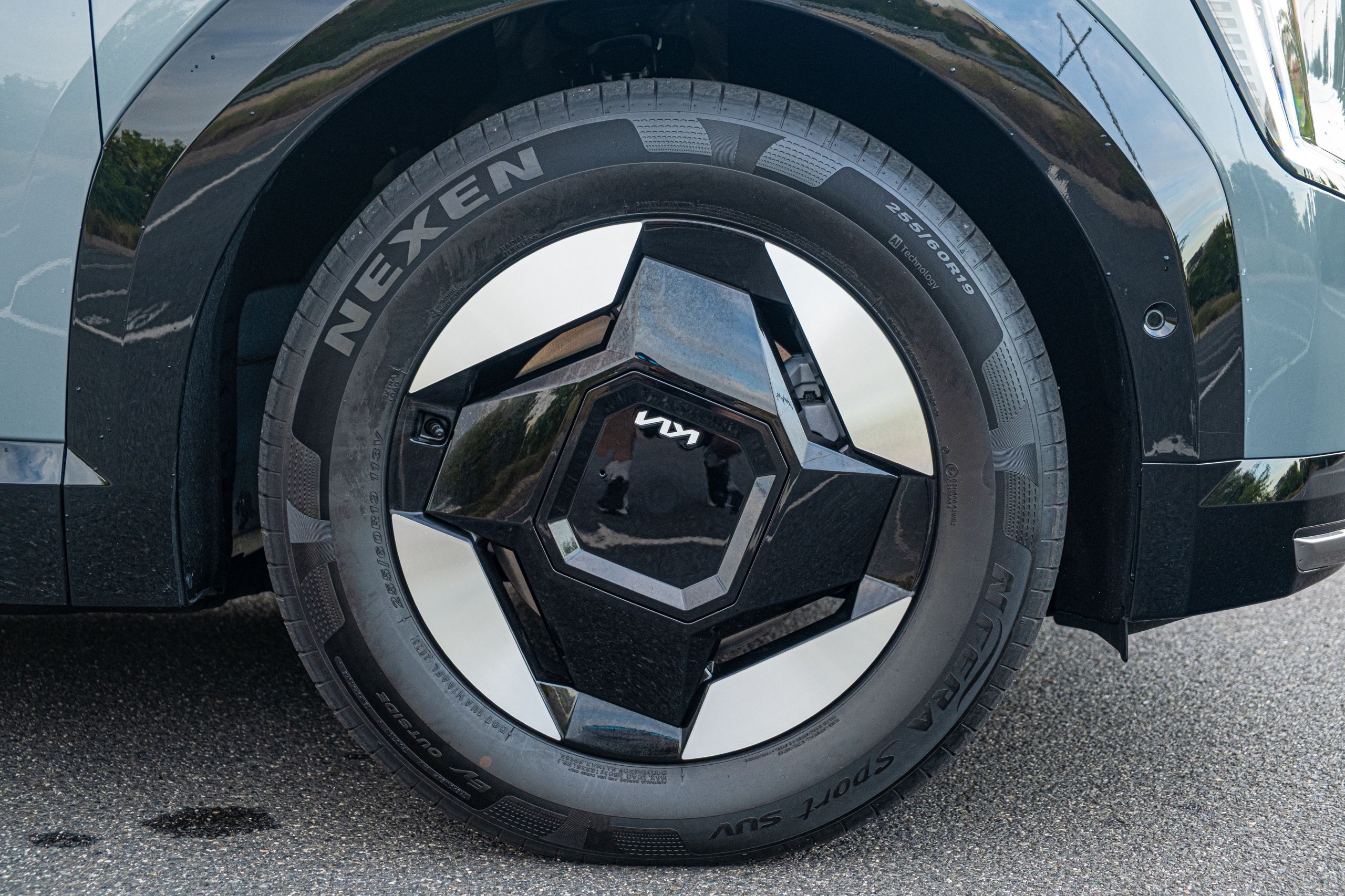 Kia’s 2026 EV9 Earth Gets The Hard Part Right And Stumbles On The Obvious One | Review