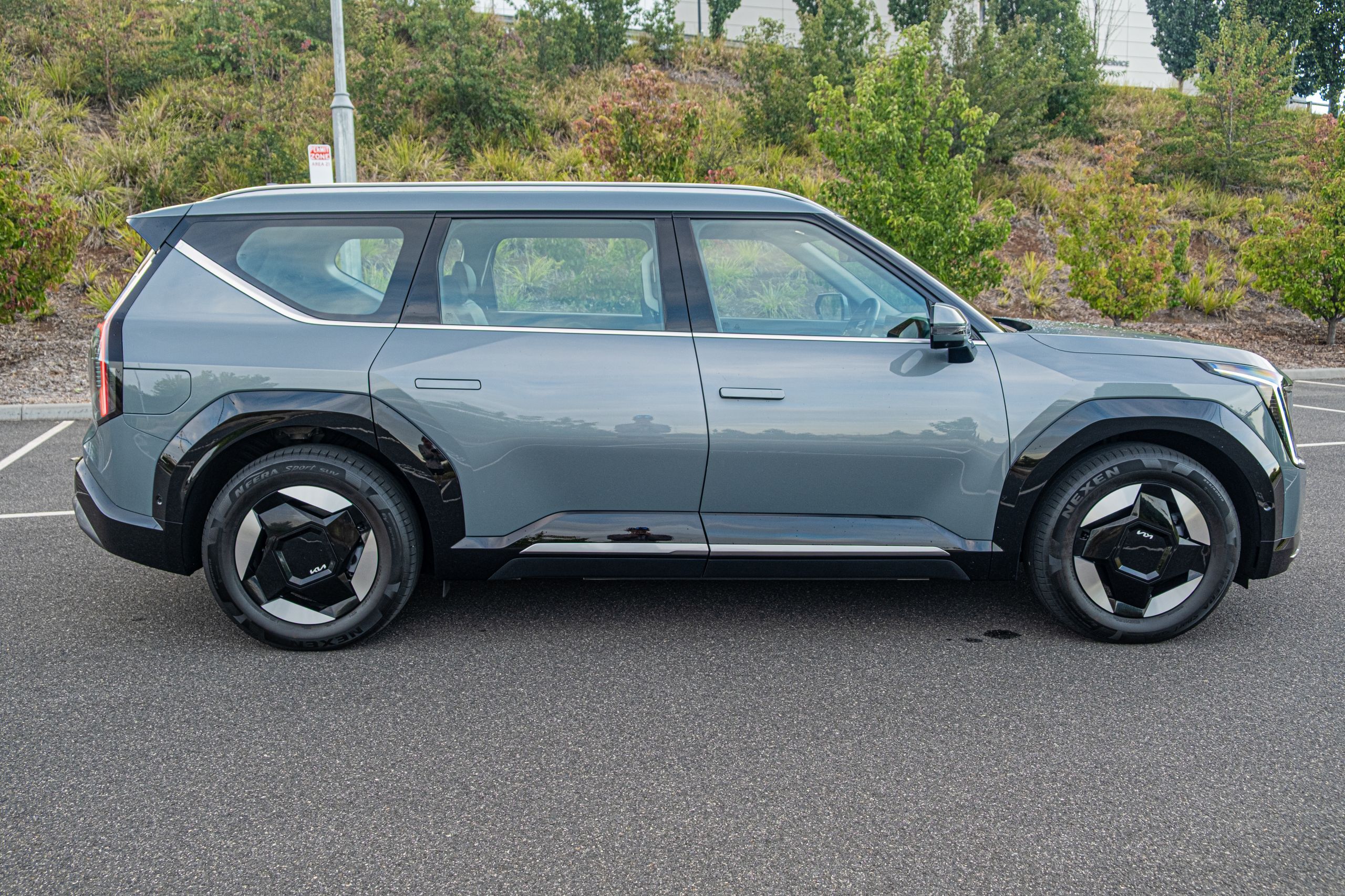 Kia’s 2026 EV9 Earth Gets The Hard Part Right And Stumbles On The Obvious One | Review