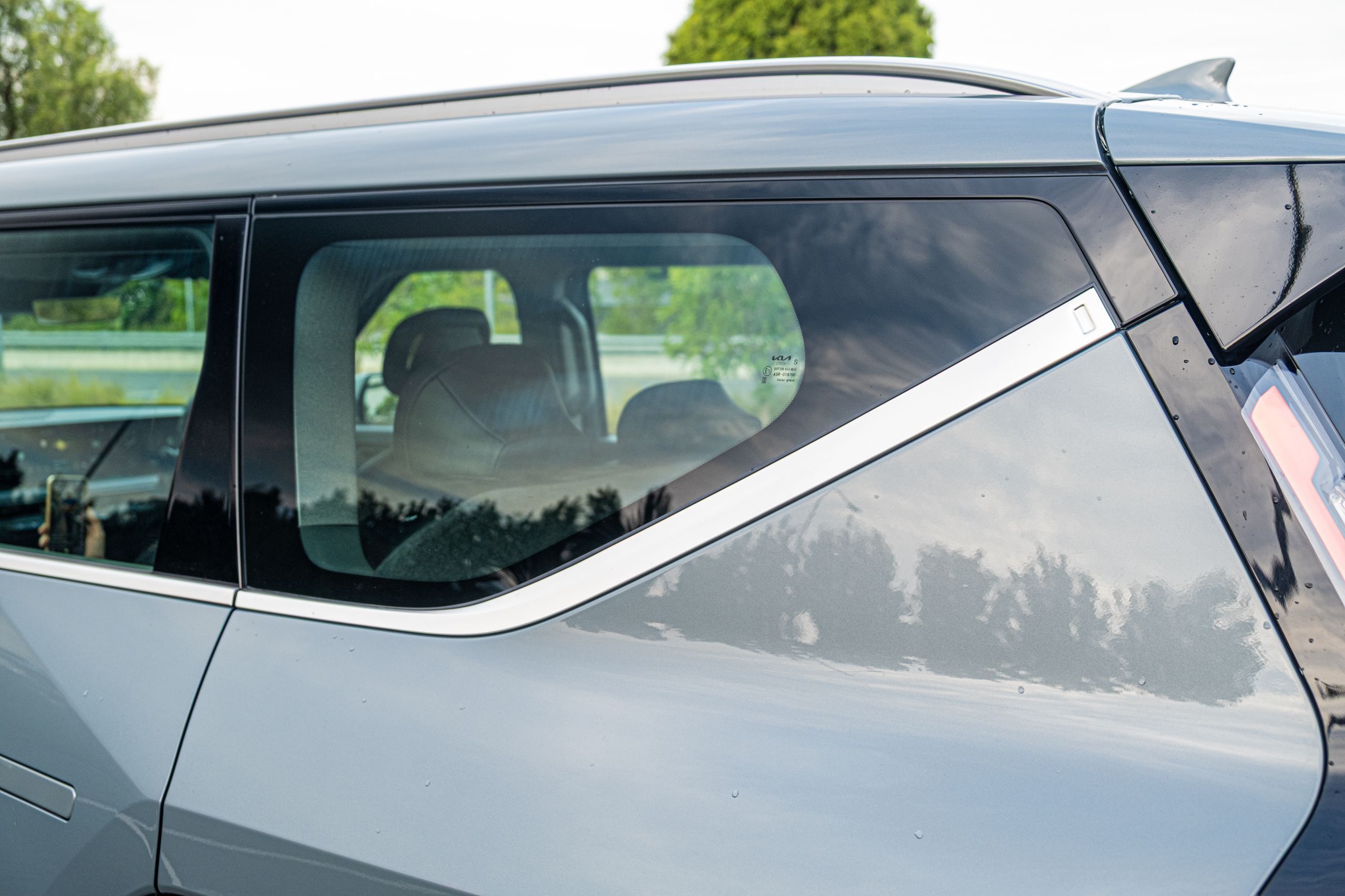 Kia’s 2026 EV9 Earth Gets The Hard Part Right And Stumbles On The Obvious One | Review