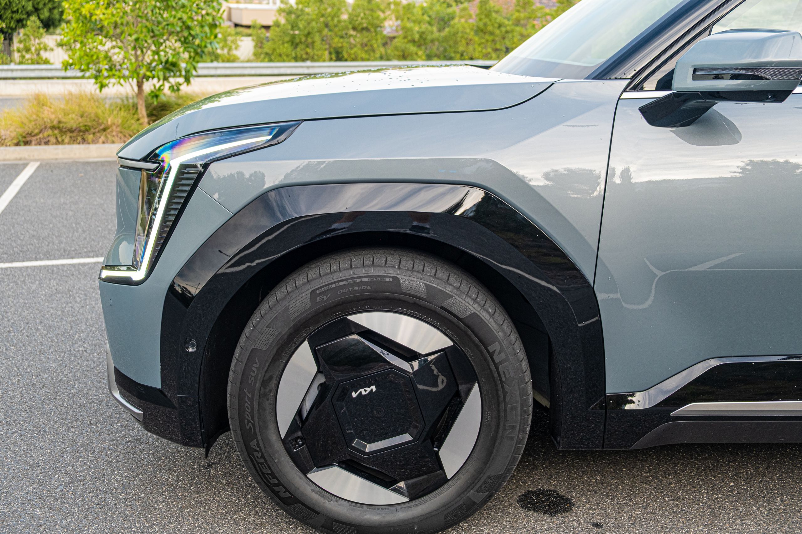 Kia’s 2026 EV9 Earth Gets The Hard Part Right And Stumbles On The Obvious One | Review