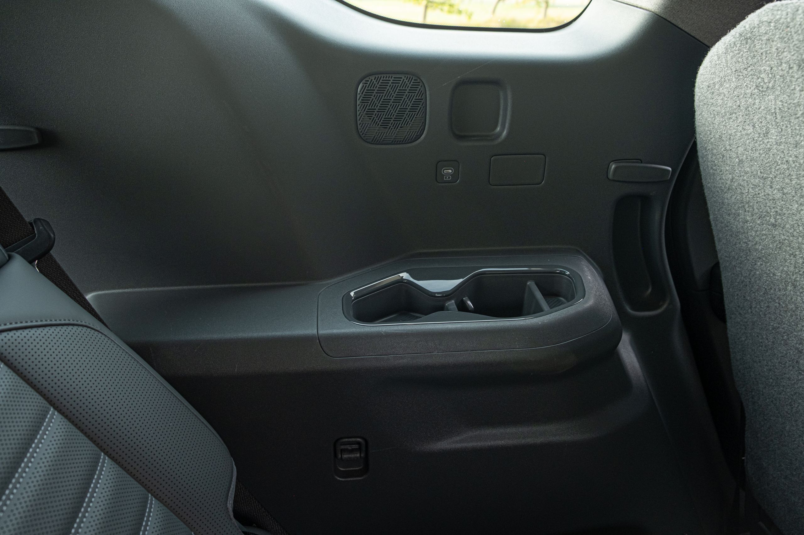 Kia’s 2026 EV9 Earth Gets The Hard Part Right And Stumbles On The Obvious One | Review