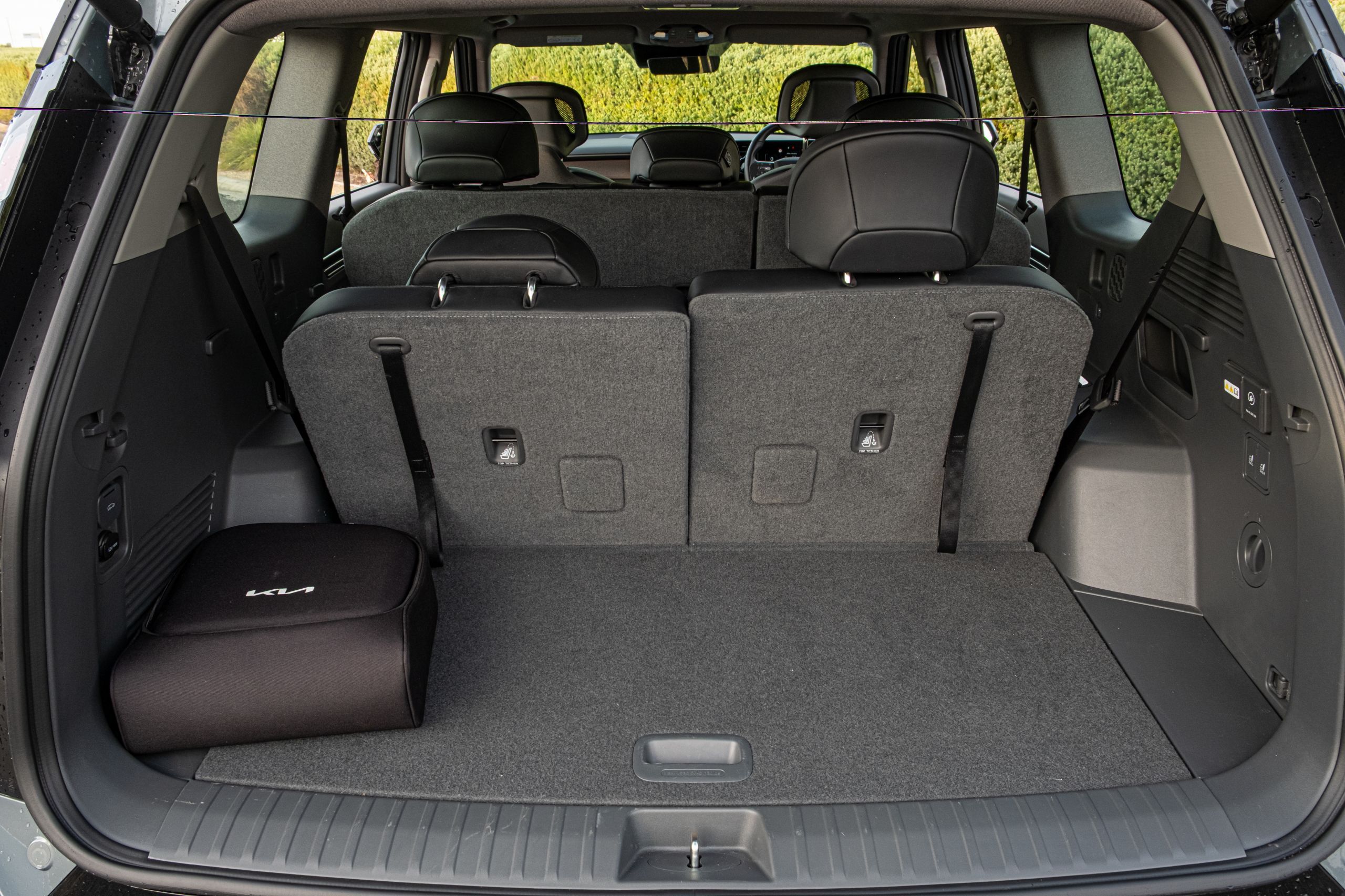 Kia’s 2026 EV9 Earth Gets The Hard Part Right And Stumbles On The Obvious One | Review