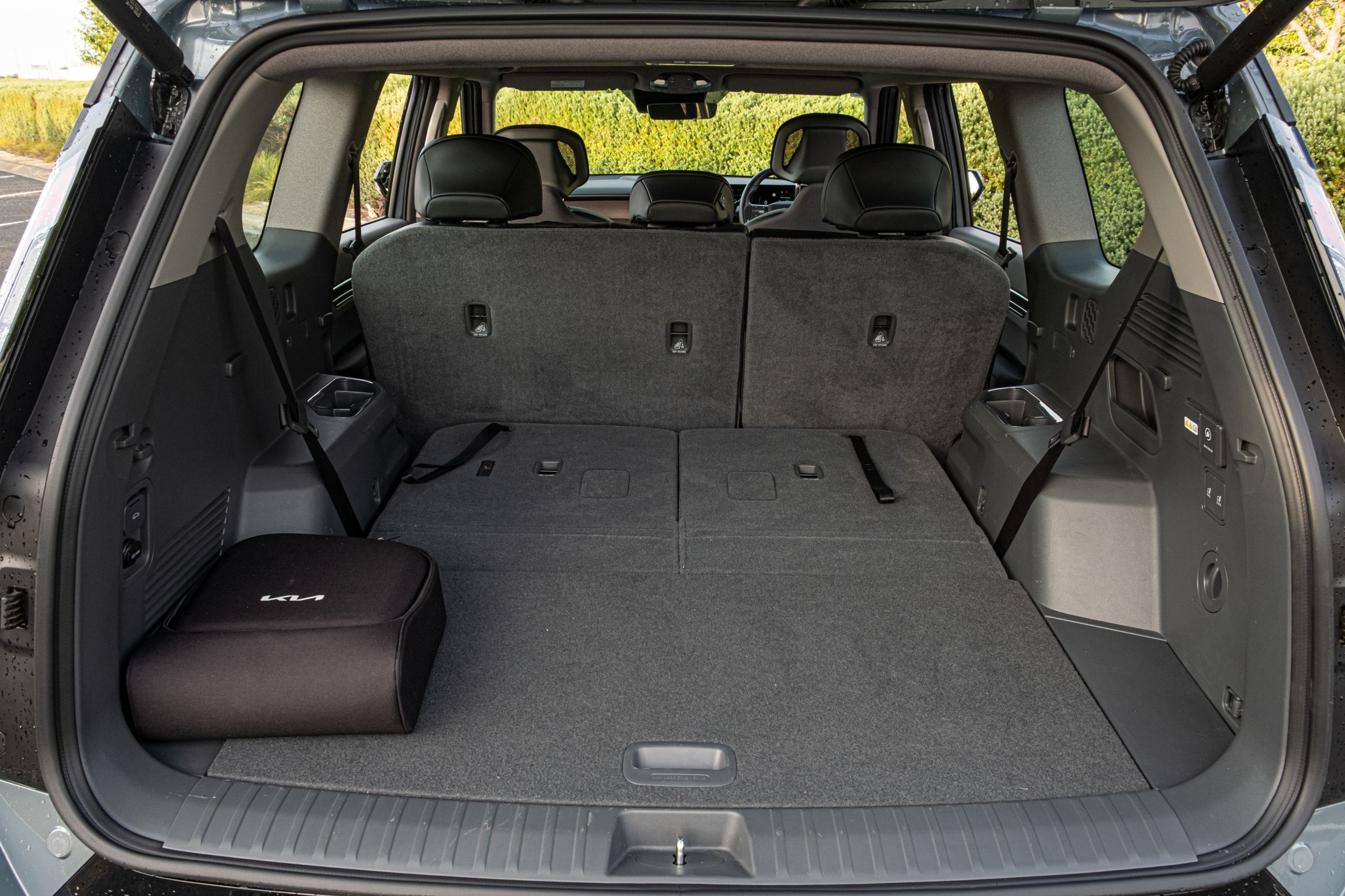 Kia’s 2026 EV9 Earth Gets The Hard Part Right And Stumbles On The Obvious One | Review